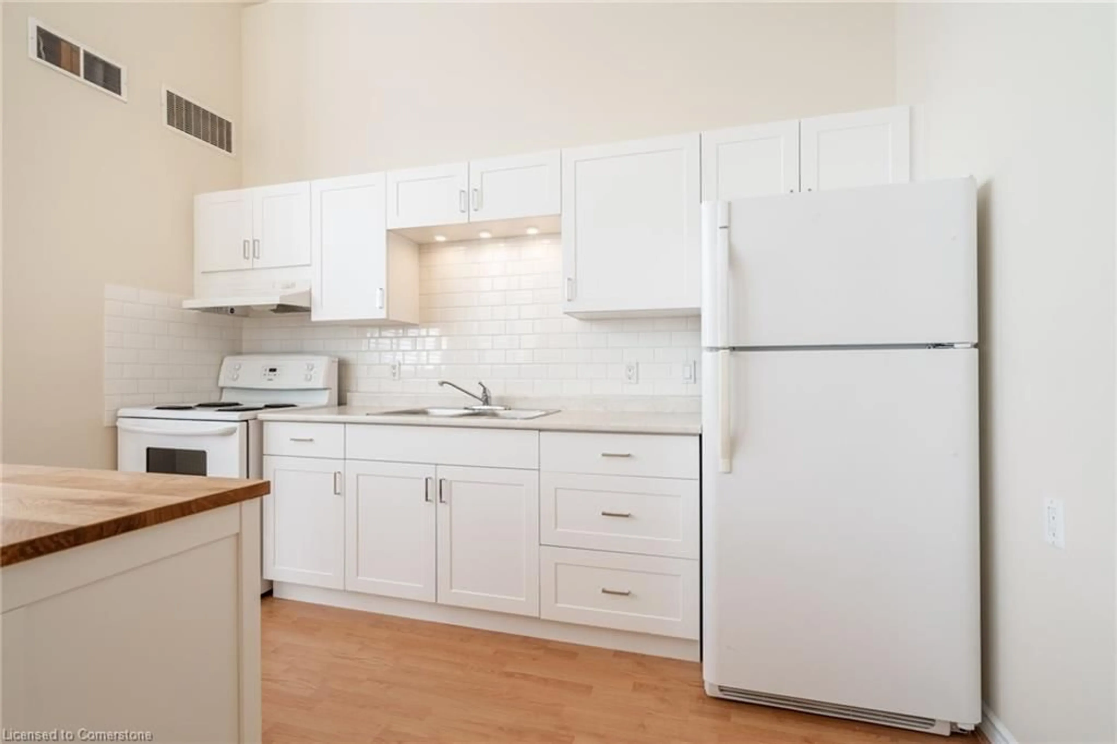 Standard kitchen, wood/laminate floor for 111 Grey St #102, Brantford Ontario N3S 4V8