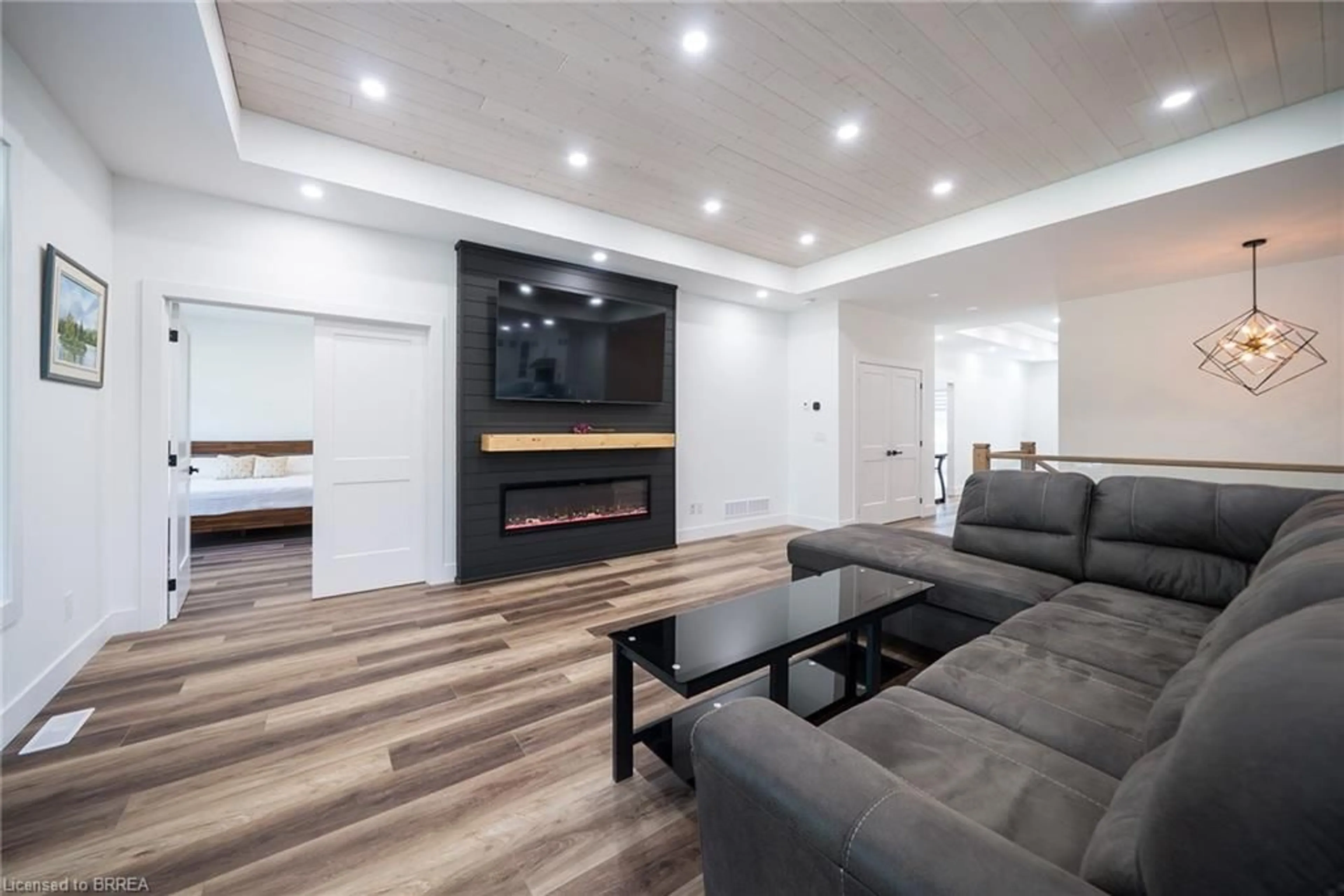 Living room with furniture, wood/laminate floor for 89 Robinson St, Port Burwell Ontario N0J 1T0