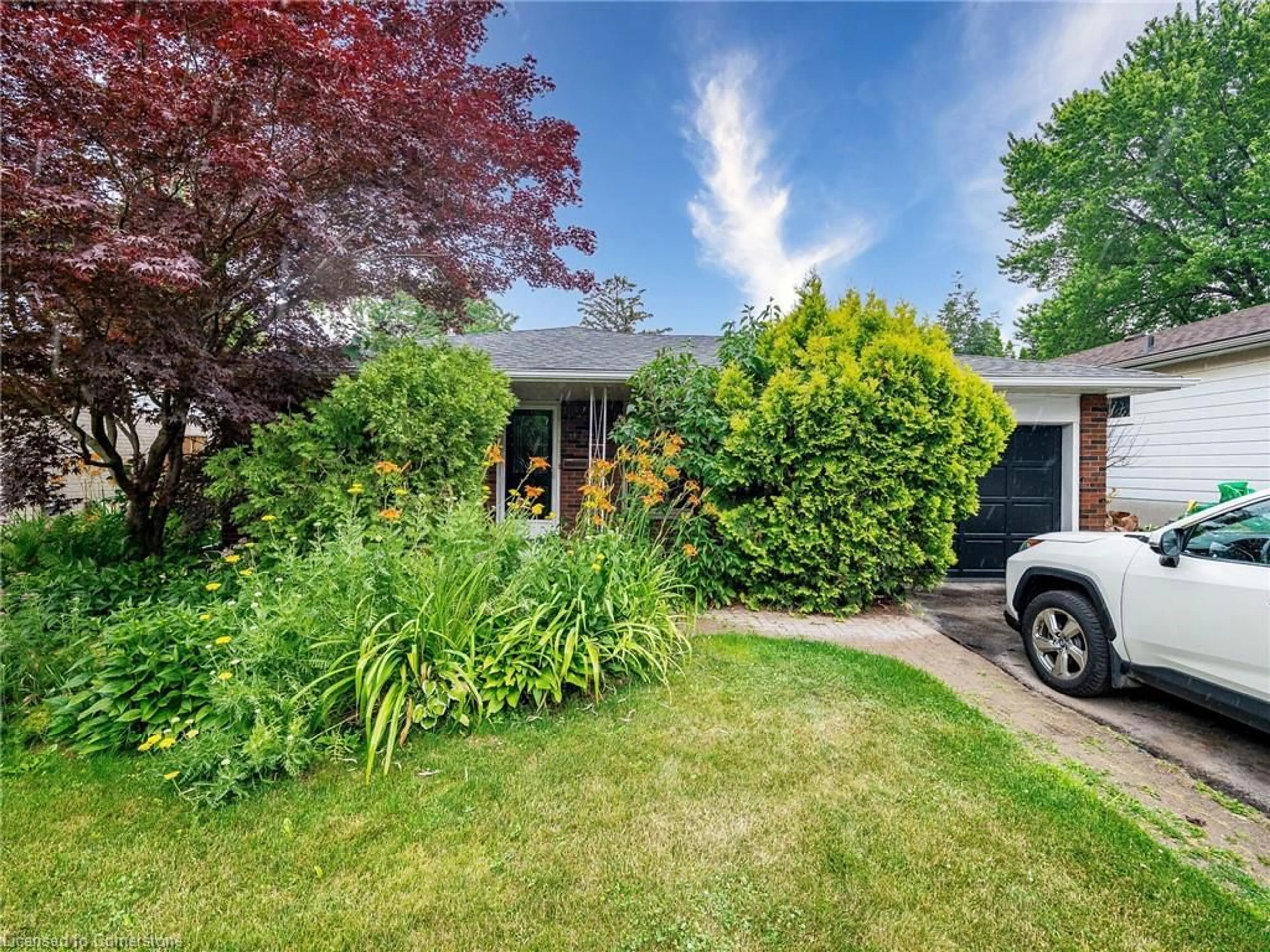 A pic from outside/outdoor area/front of a property/back of a property/a pic from drone, street for 637 Artreva Cres, Burlington Ontario L7L 2B8