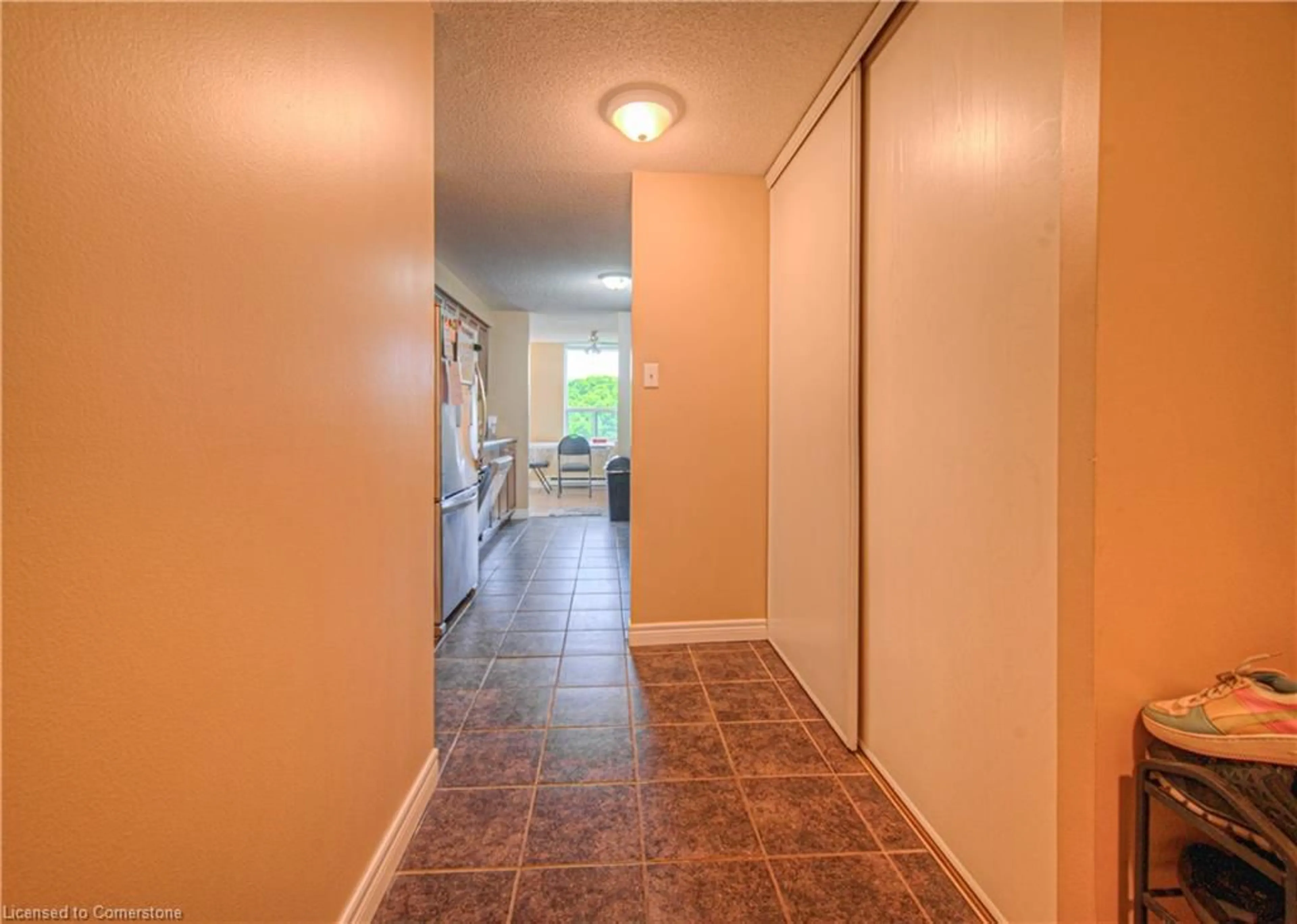 Indoor entryway for 35 Green Valley Dr #1412, Kitchener Ontario N2P 2A5
