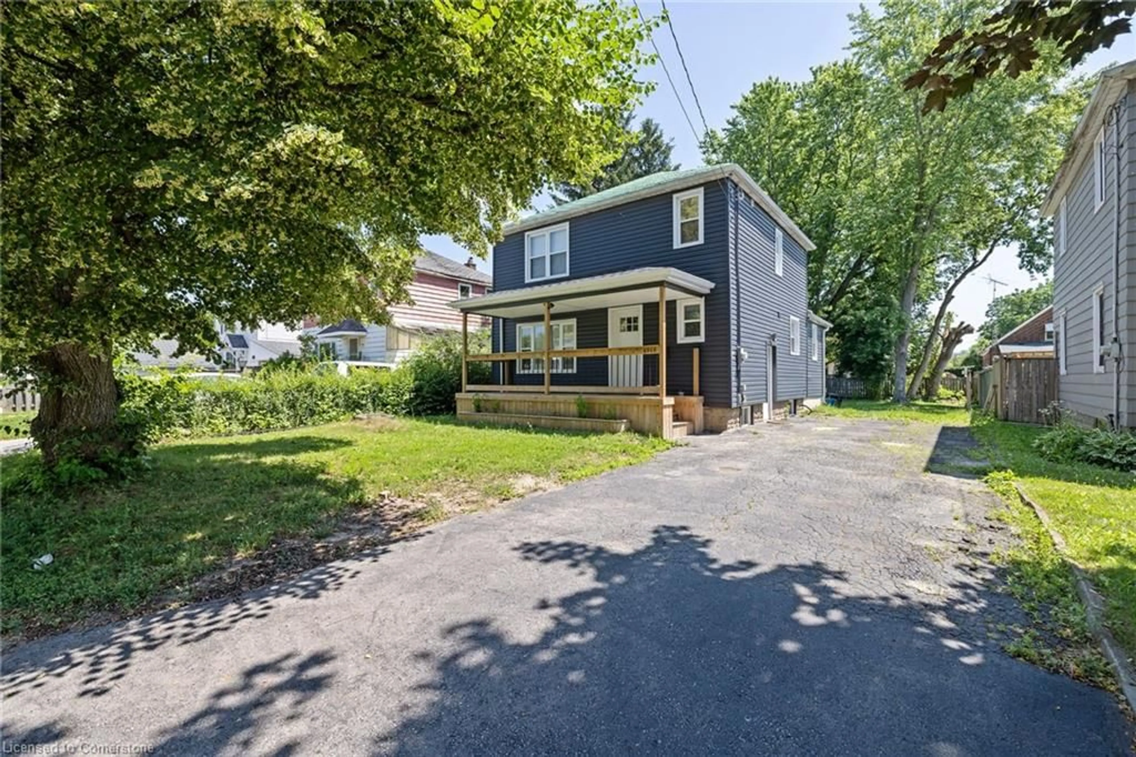A pic from outside/outdoor area/front of a property/back of a property/a pic from drone, street for 6568 Ralph Ave, Niagara Falls Ontario L2G 4H6