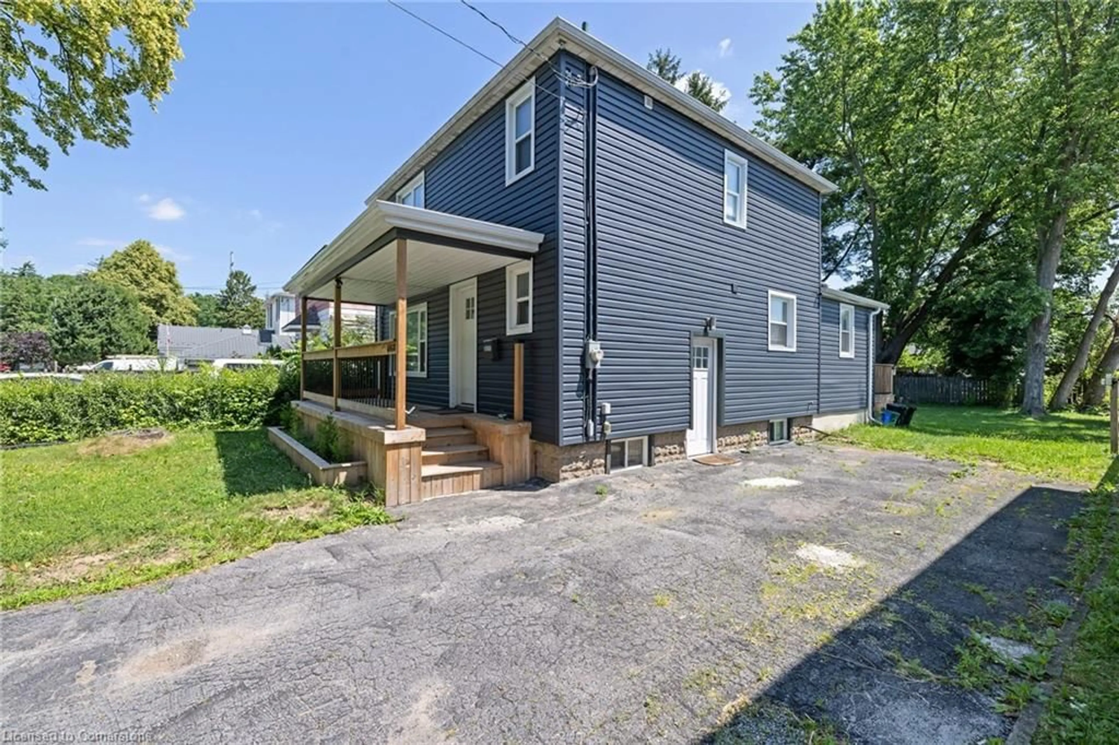 Home with vinyl exterior material, street for 6568 Ralph Ave, Niagara Falls Ontario L2G 4H6