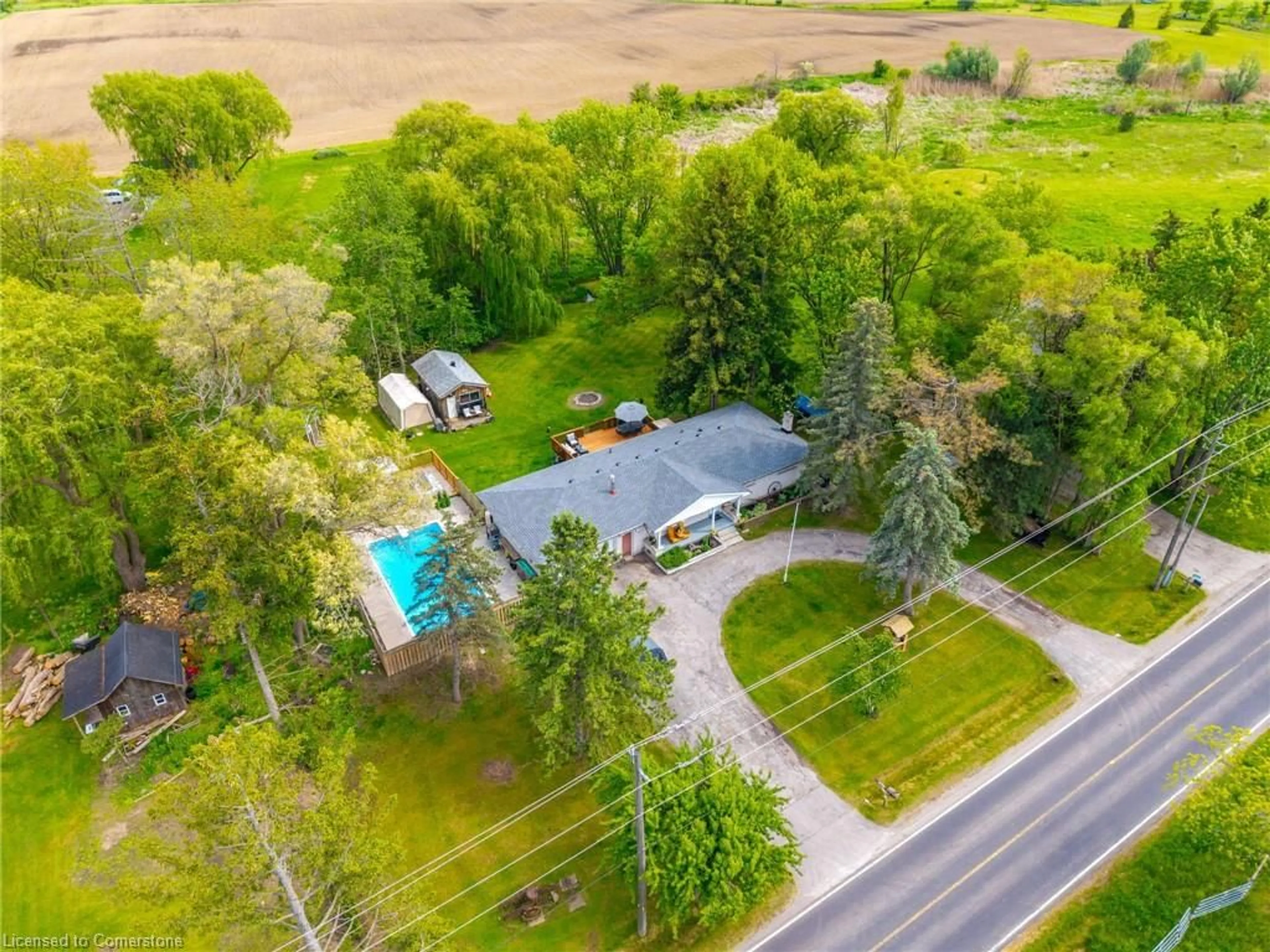 A pic from outside/outdoor area/front of a property/back of a property/a pic from drone, street for 2718 No 8 Side Rd, Burlington Ontario L7P 0E6