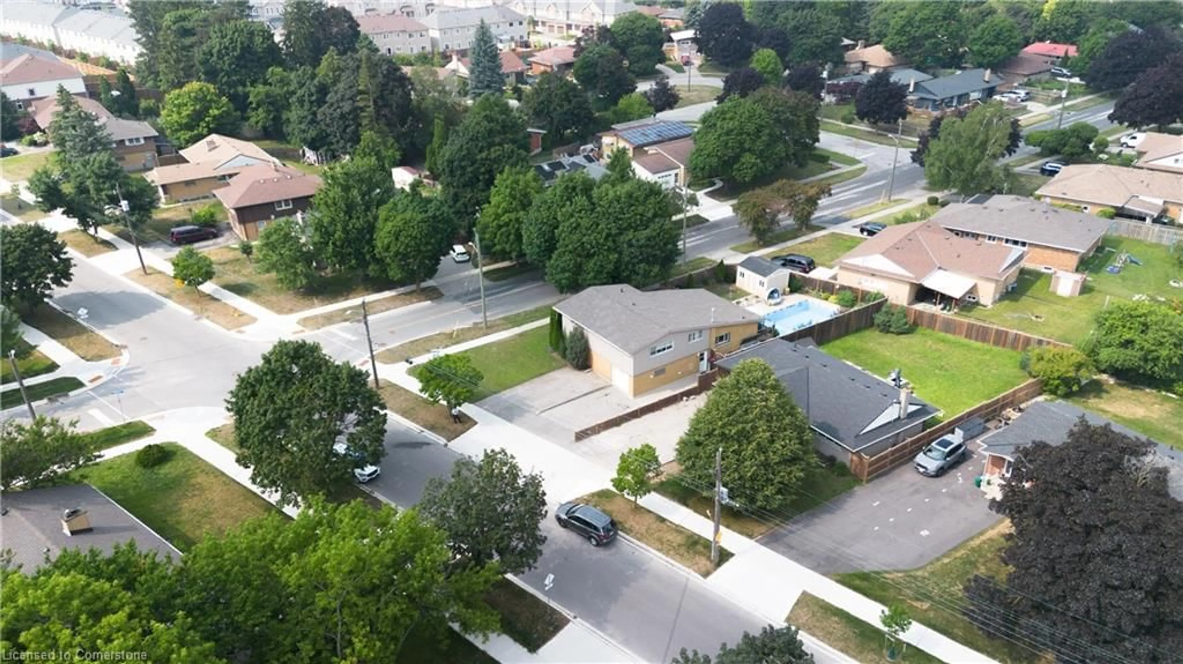A pic from outside/outdoor area/front of a property/back of a property/a pic from drone, street for 135 Islington Ave, Kitchener Ontario N2B 1P6