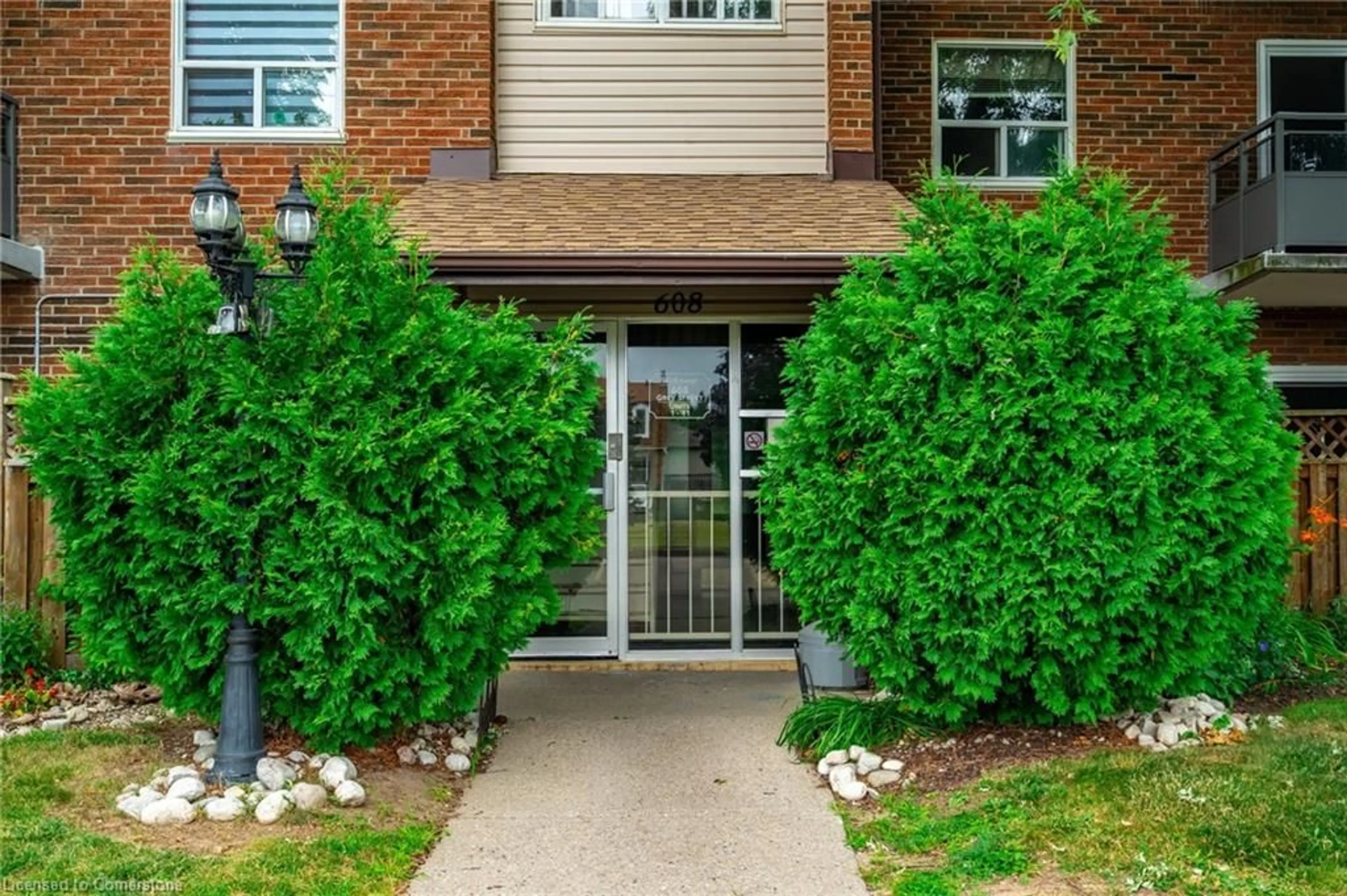 Indoor entryway for 608 Grey St #11, Brantford Ontario N3S 4Y1