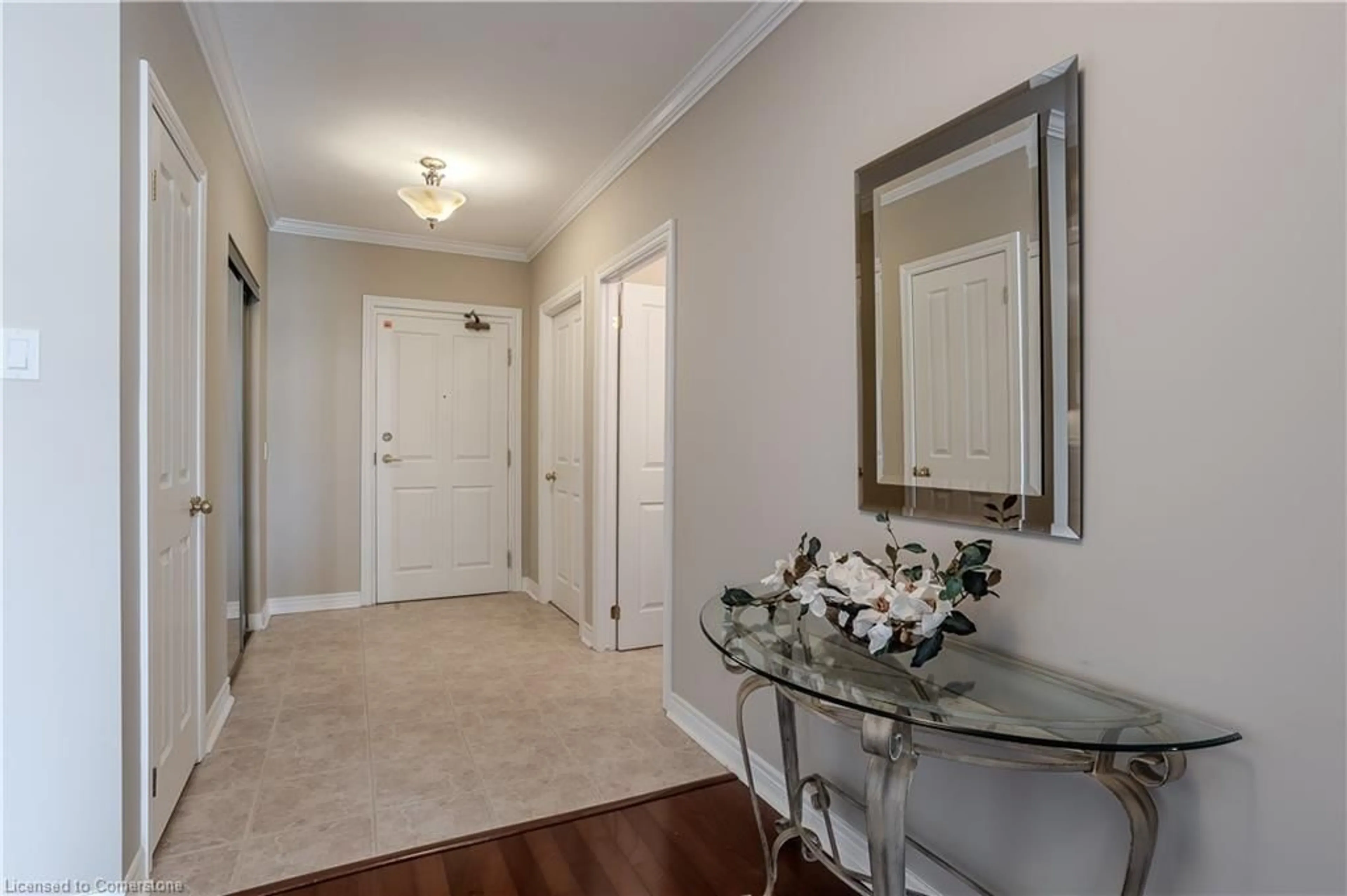Indoor entryway for 1998 Ironstone Dr #410, Burlington Ontario L7L 7P7