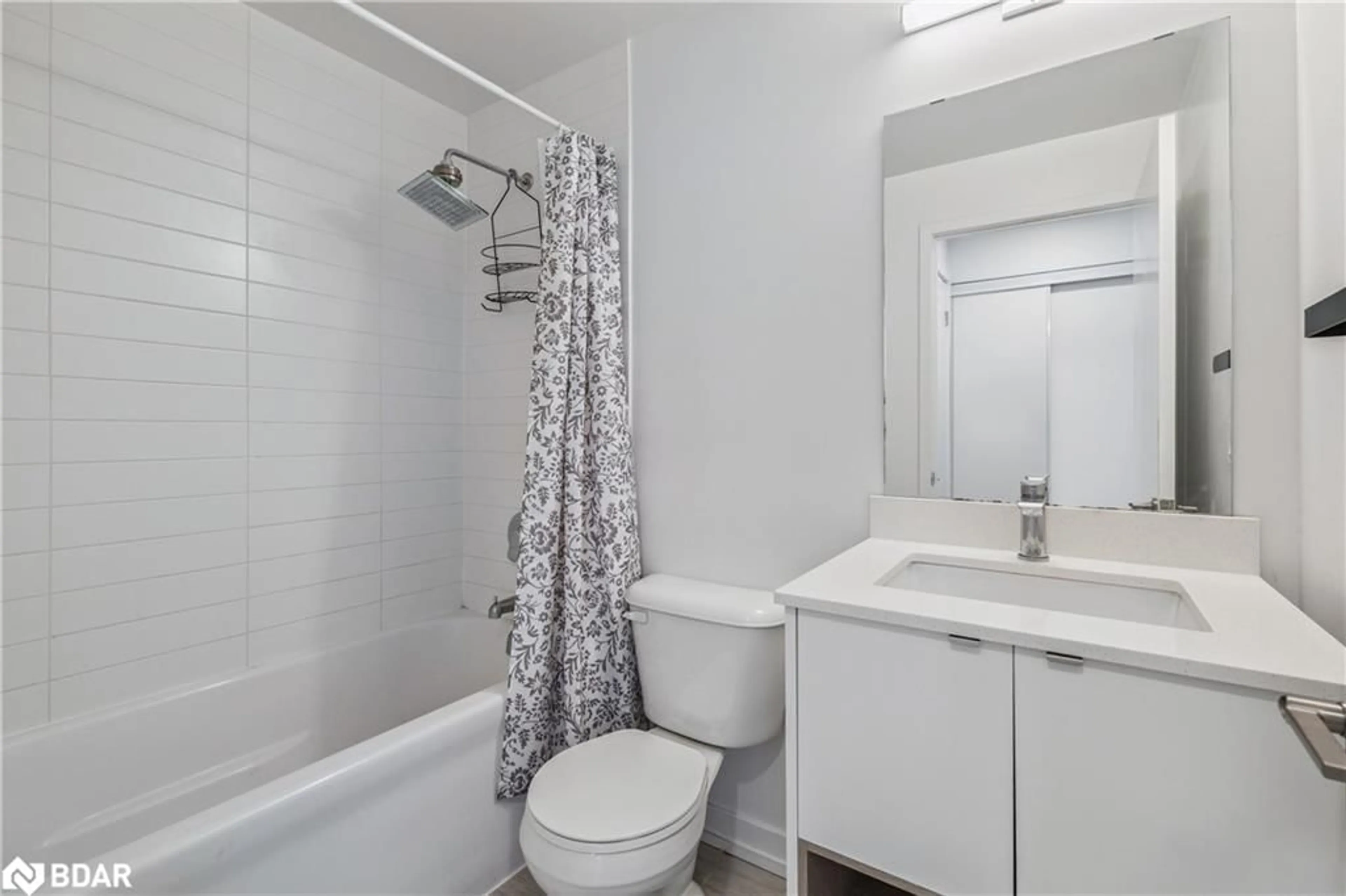 Standard bathroom, unknown for 1133 Cooke Blvd #817, Burlington Ontario L7T 0C3