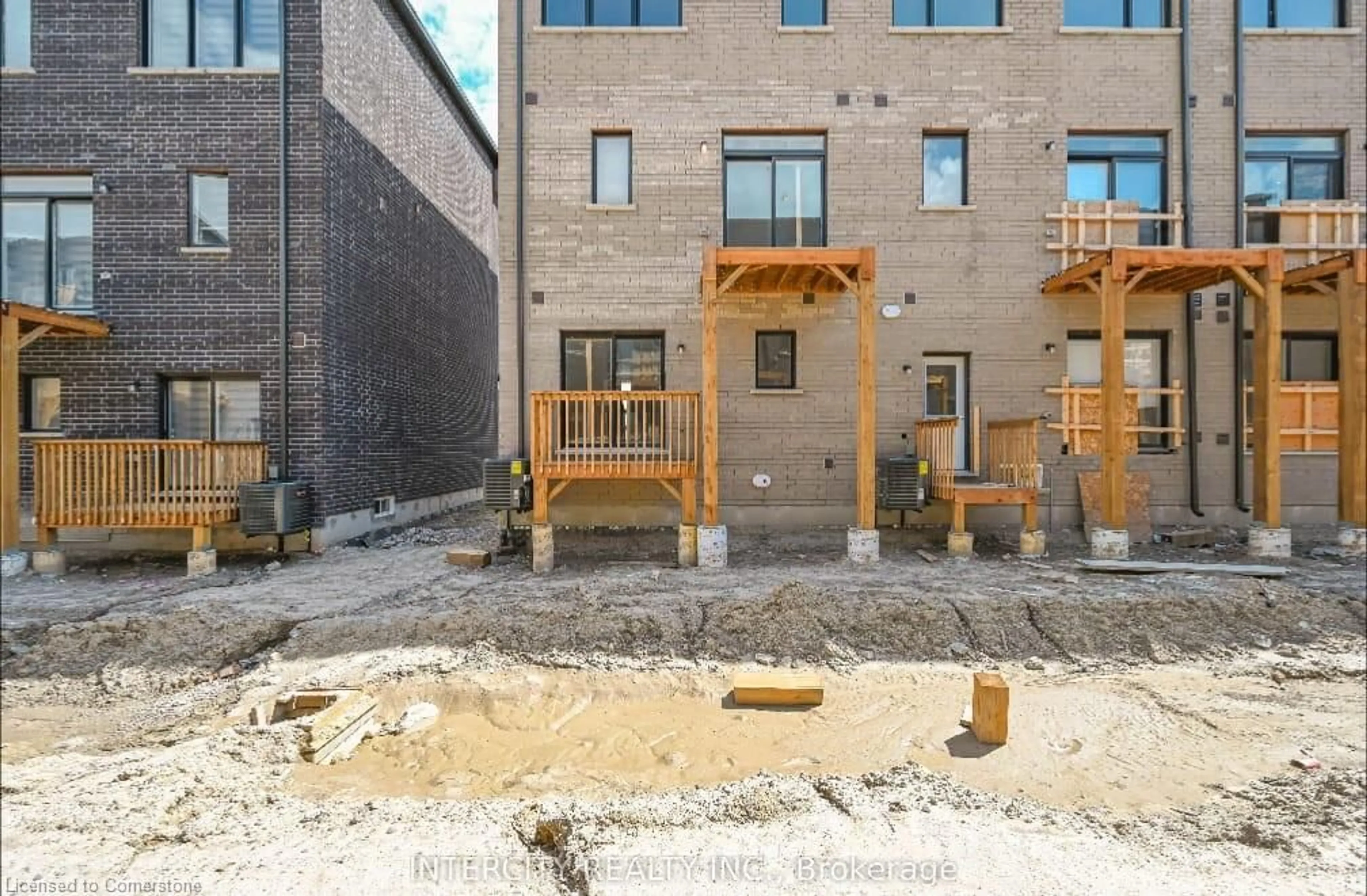 Patio, street for 72 Wascana Rd, Kleinburg Ontario L4H 5G9