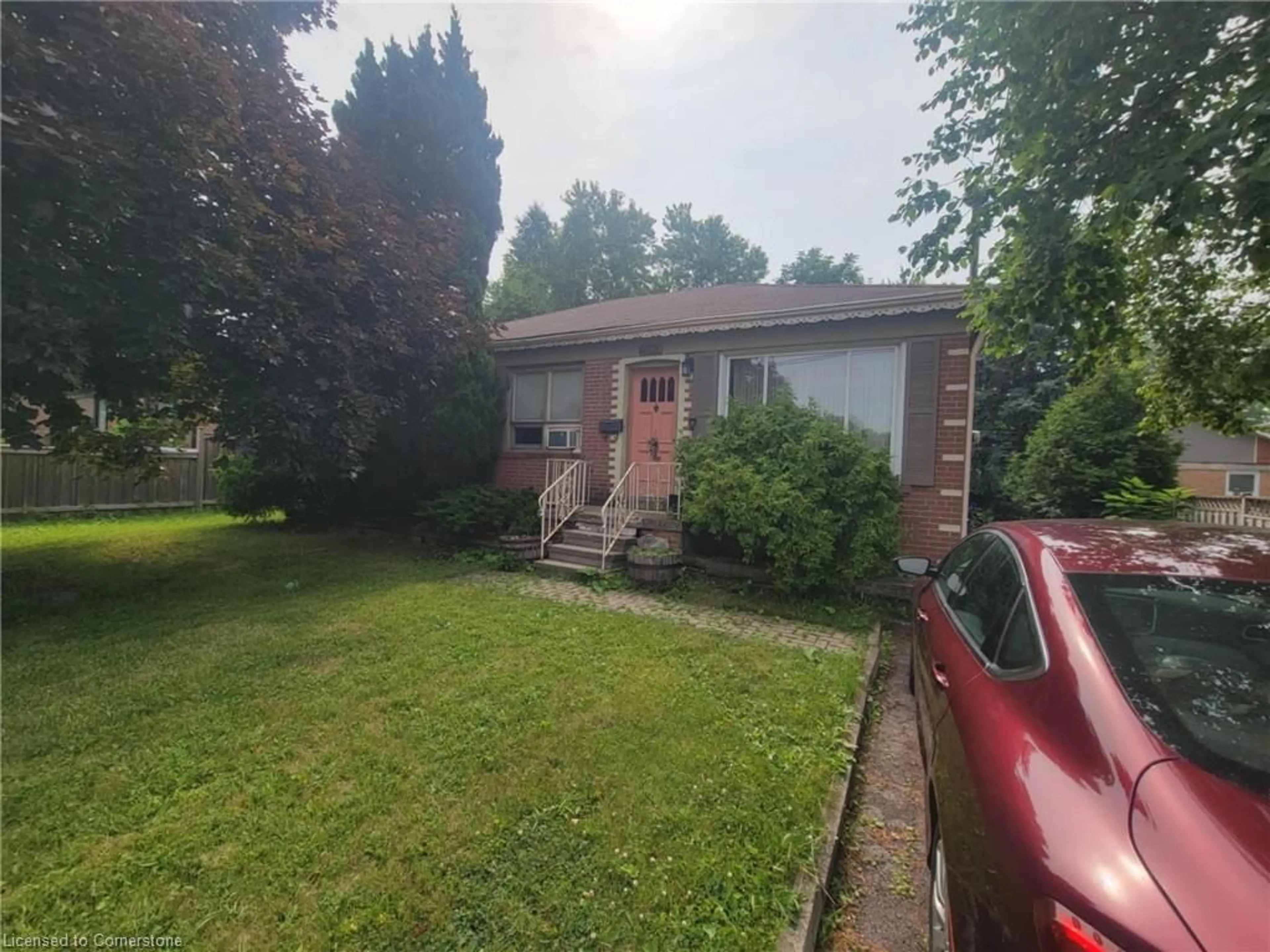 A pic from outside/outdoor area/front of a property/back of a property/a pic from drone, street for 2366 Mountainside Dr, Burlington Ontario L7P 1C3