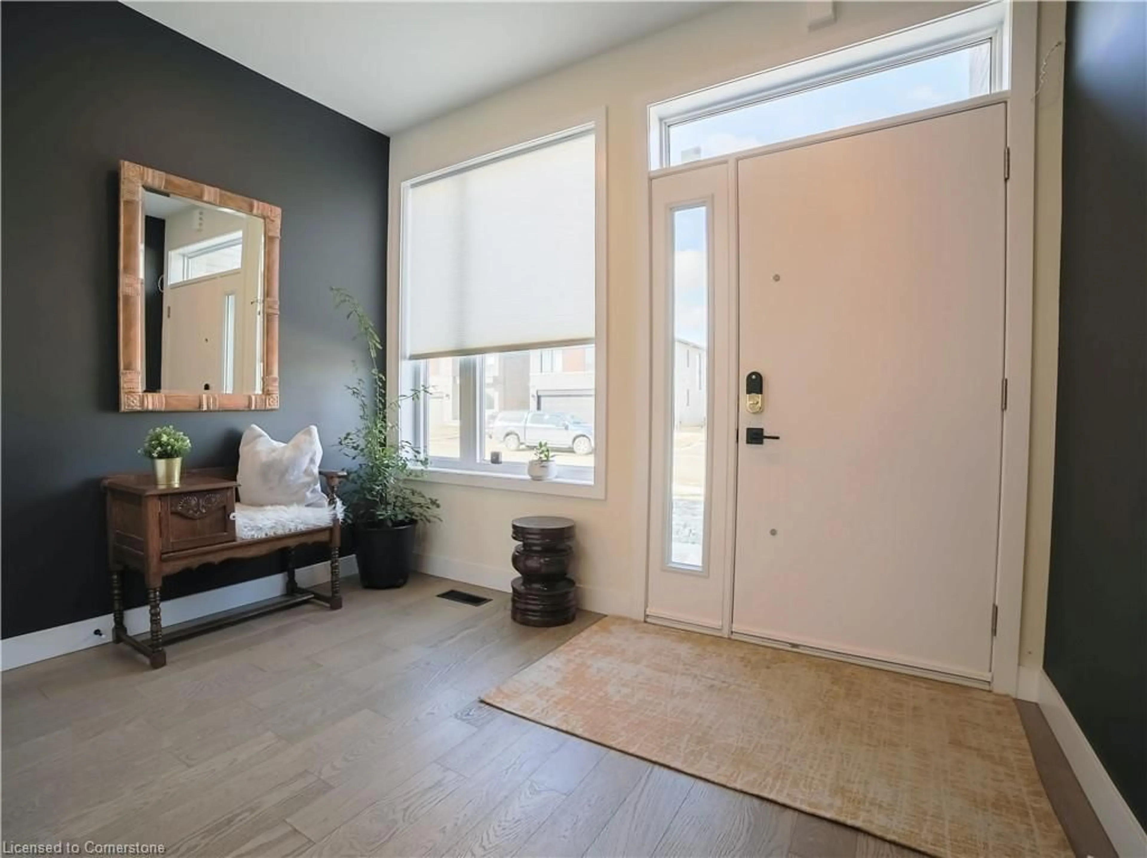 Indoor entryway for 400 Klein Cir, Ancaster Ontario L9K 0K3