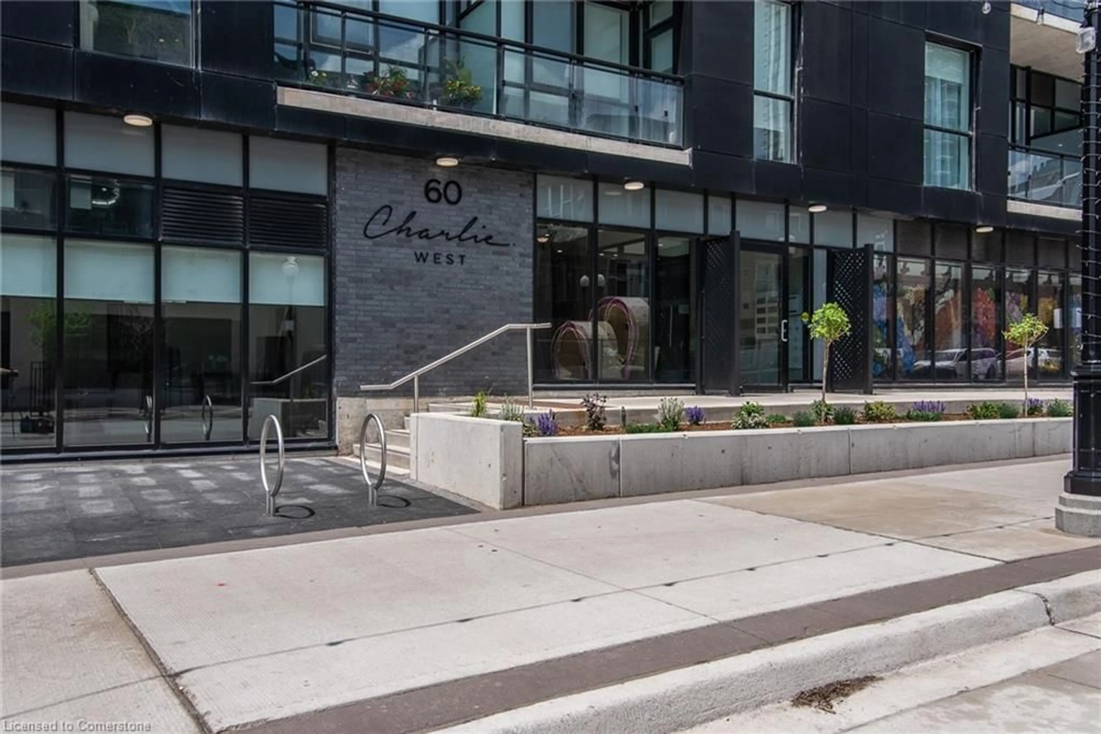 Patio, building for 60 Charles St #1601, Kitchener Ontario N2G 0C9