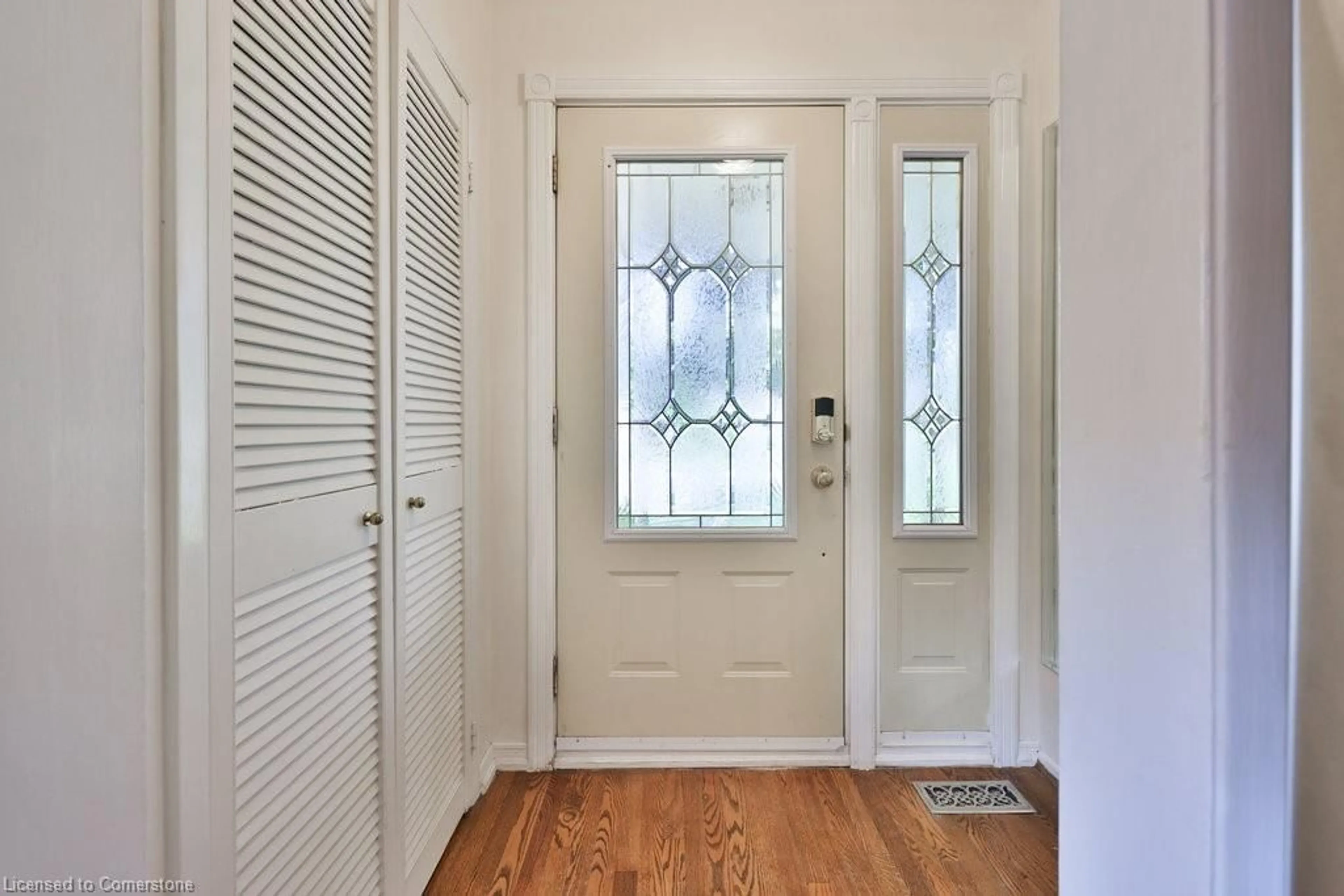 Indoor entryway for 2647 Misener Cres, Mississauga Ontario L5K 1M9