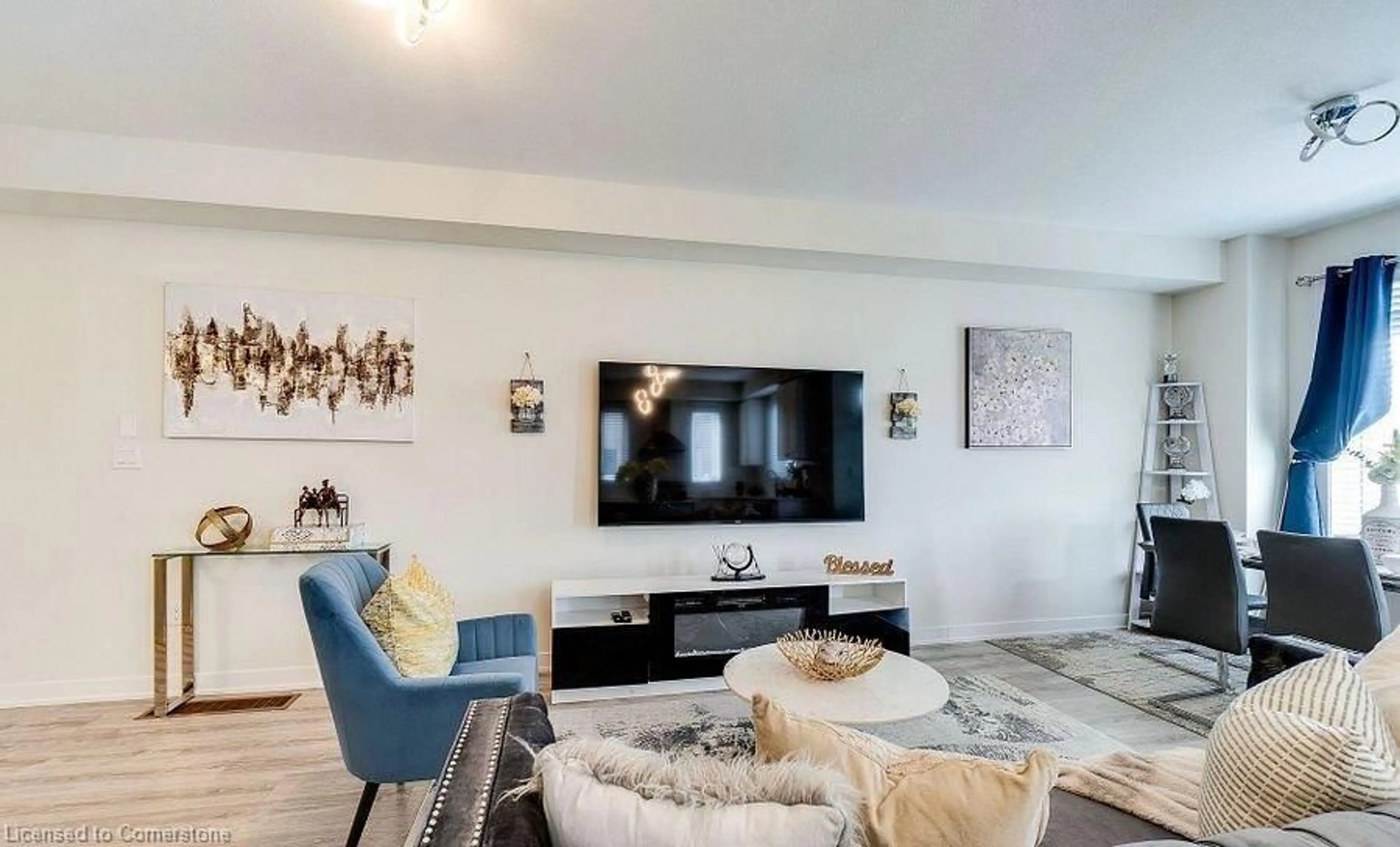 Living room with furniture, unknown for 590 North Service Rd, Stoney Creek Ontario L8E 0K5