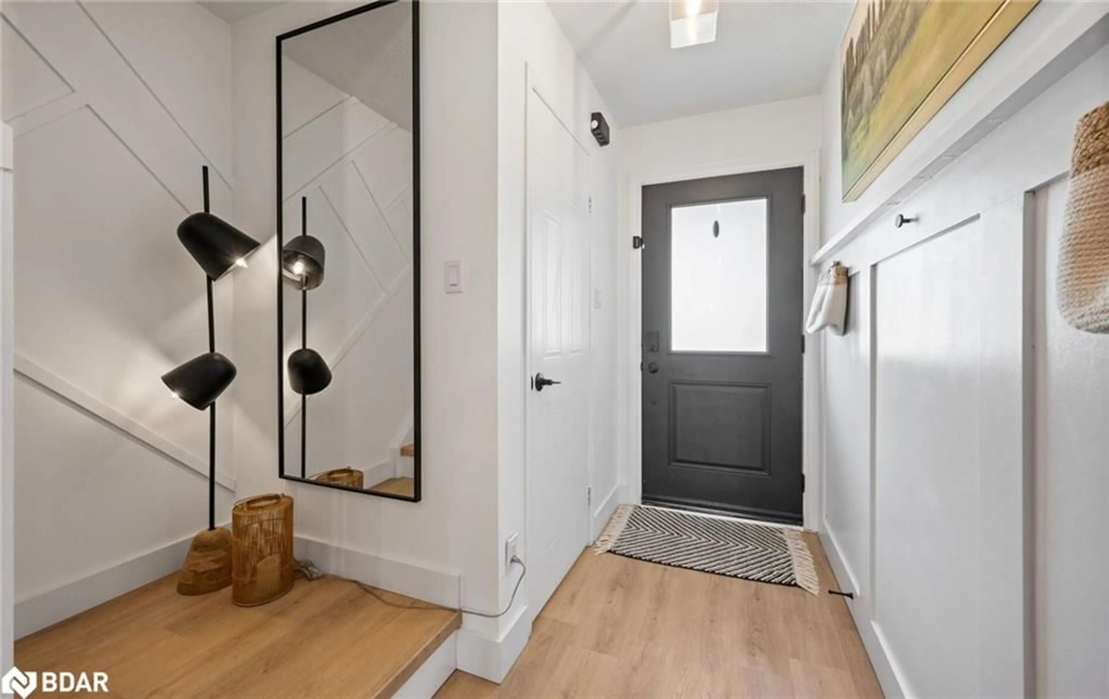Indoor entryway for 737 Fairway Crt, Kitchener Ontario N2A 4B4