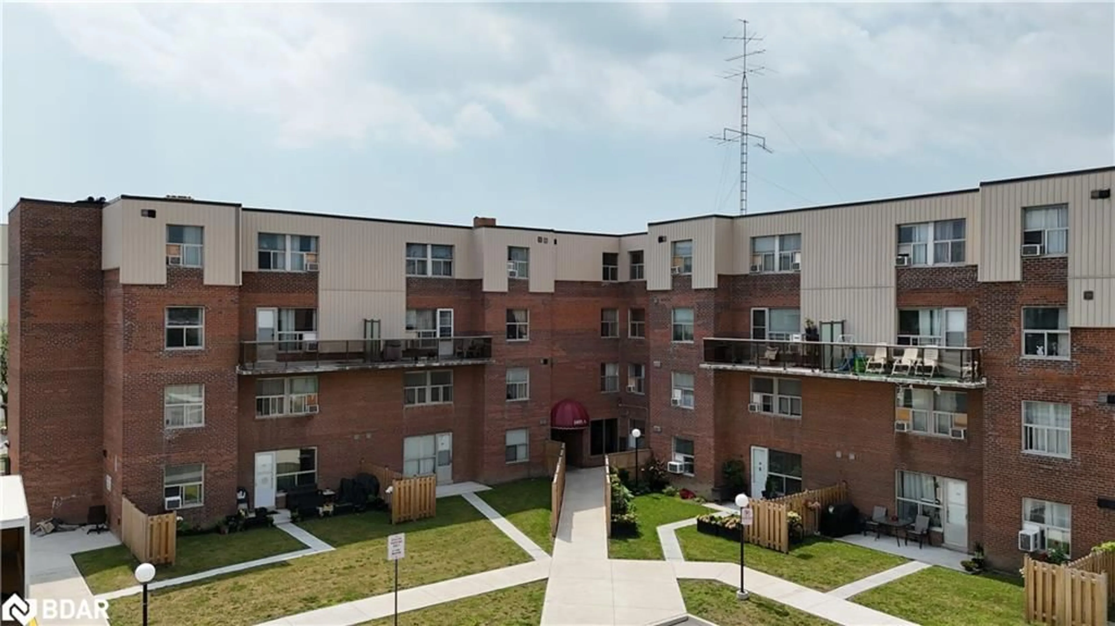 Unknown for 1055A Forestwood Dr, Erindale Ontario L5C 2T8