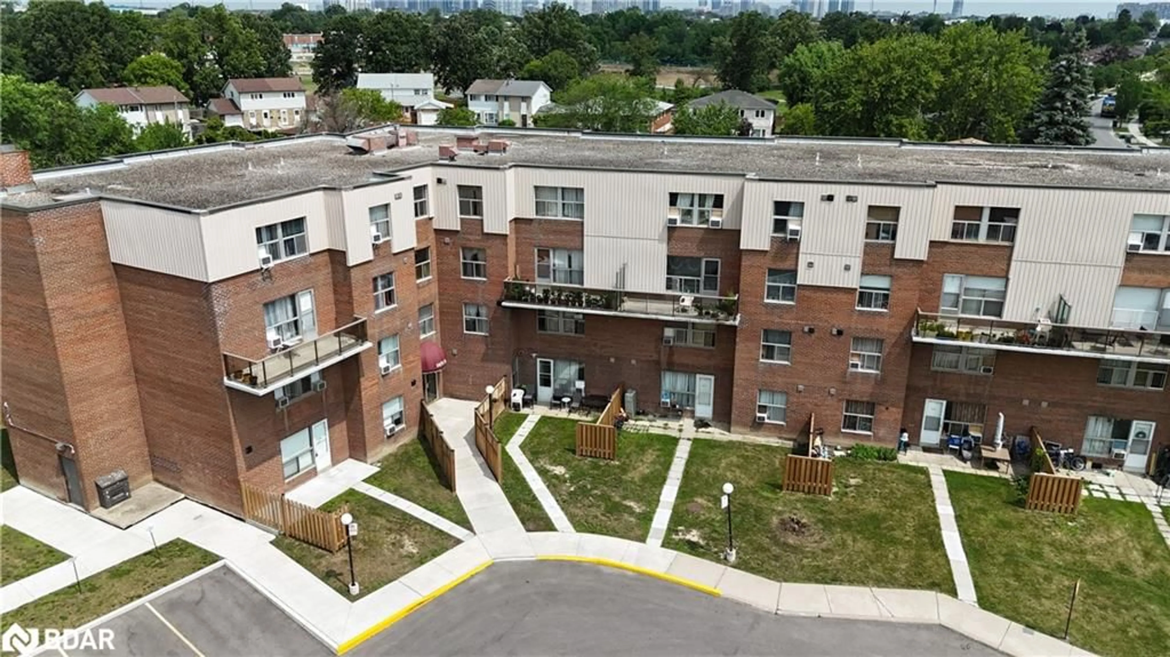 A pic from outside/outdoor area/front of a property/back of a property/a pic from drone, building for 1055A Forestwood Dr, Erindale Ontario L5C 2T8