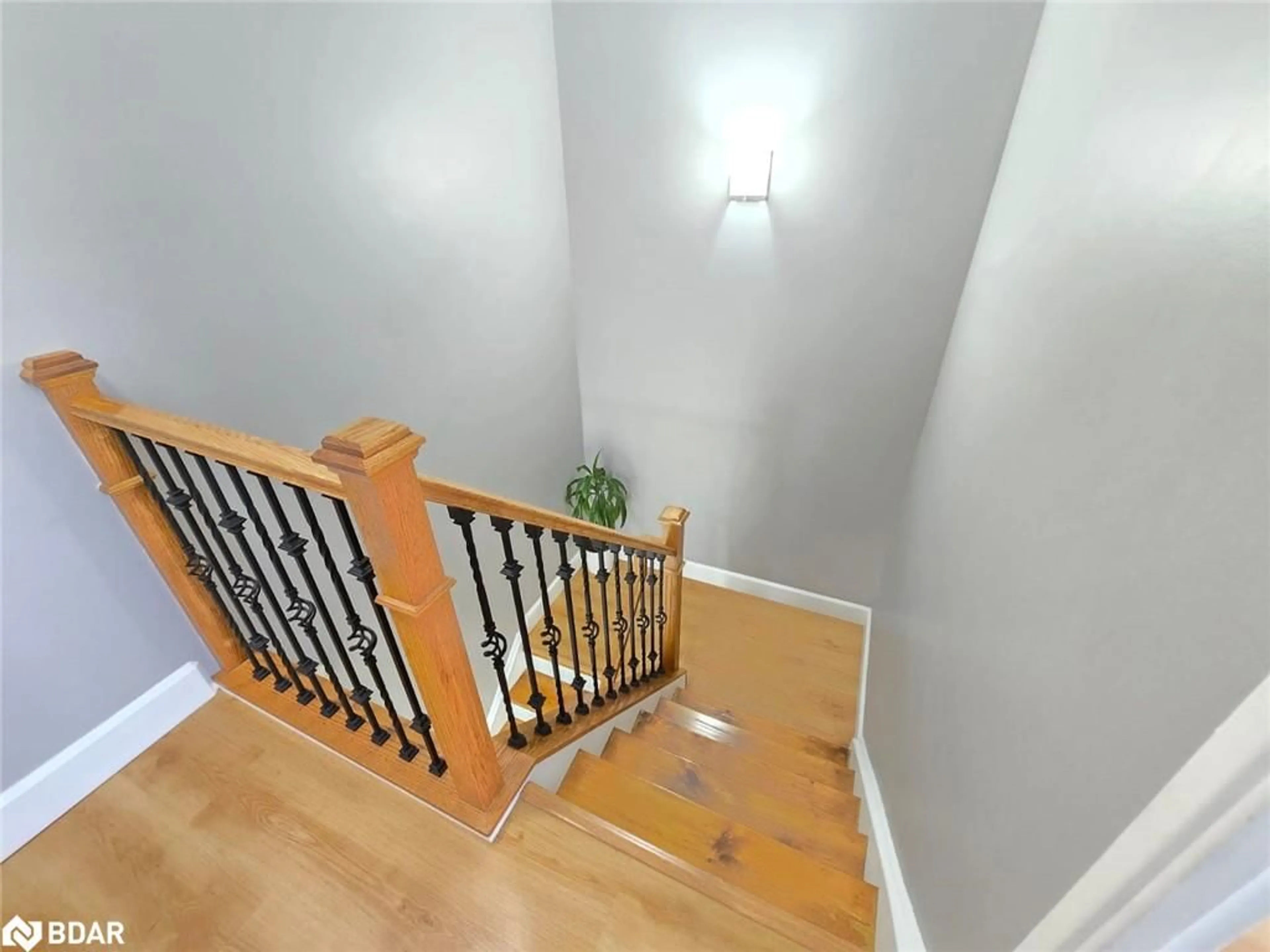 Stairs for 1055A Forestwood Dr, Erindale Ontario L5C 2T8