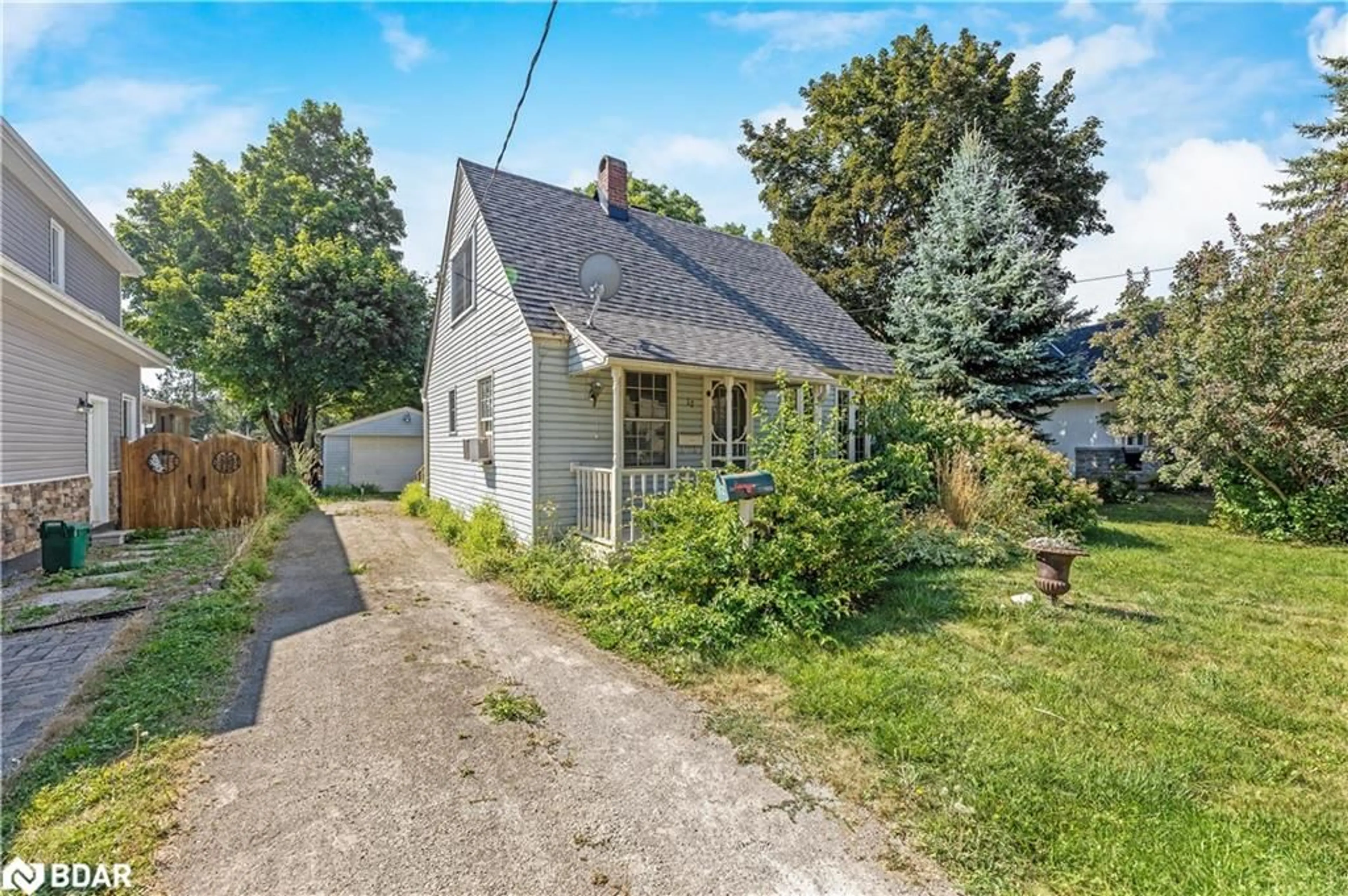 A pic from outside/outdoor area/front of a property/back of a property/a pic from drone, street for 12 Churchill Cres, Halton Ontario L7G 2N1
