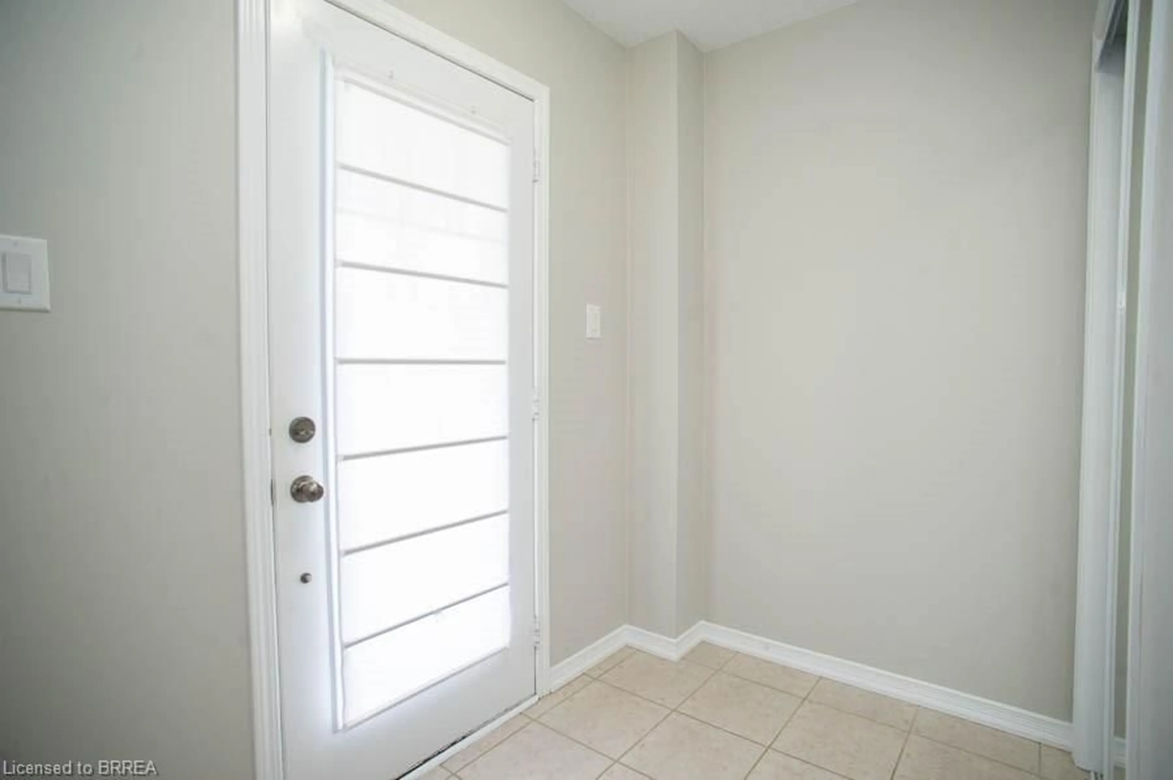 Indoor entryway for 267 Powell Rd, Brantford Ontario N3T 0J6