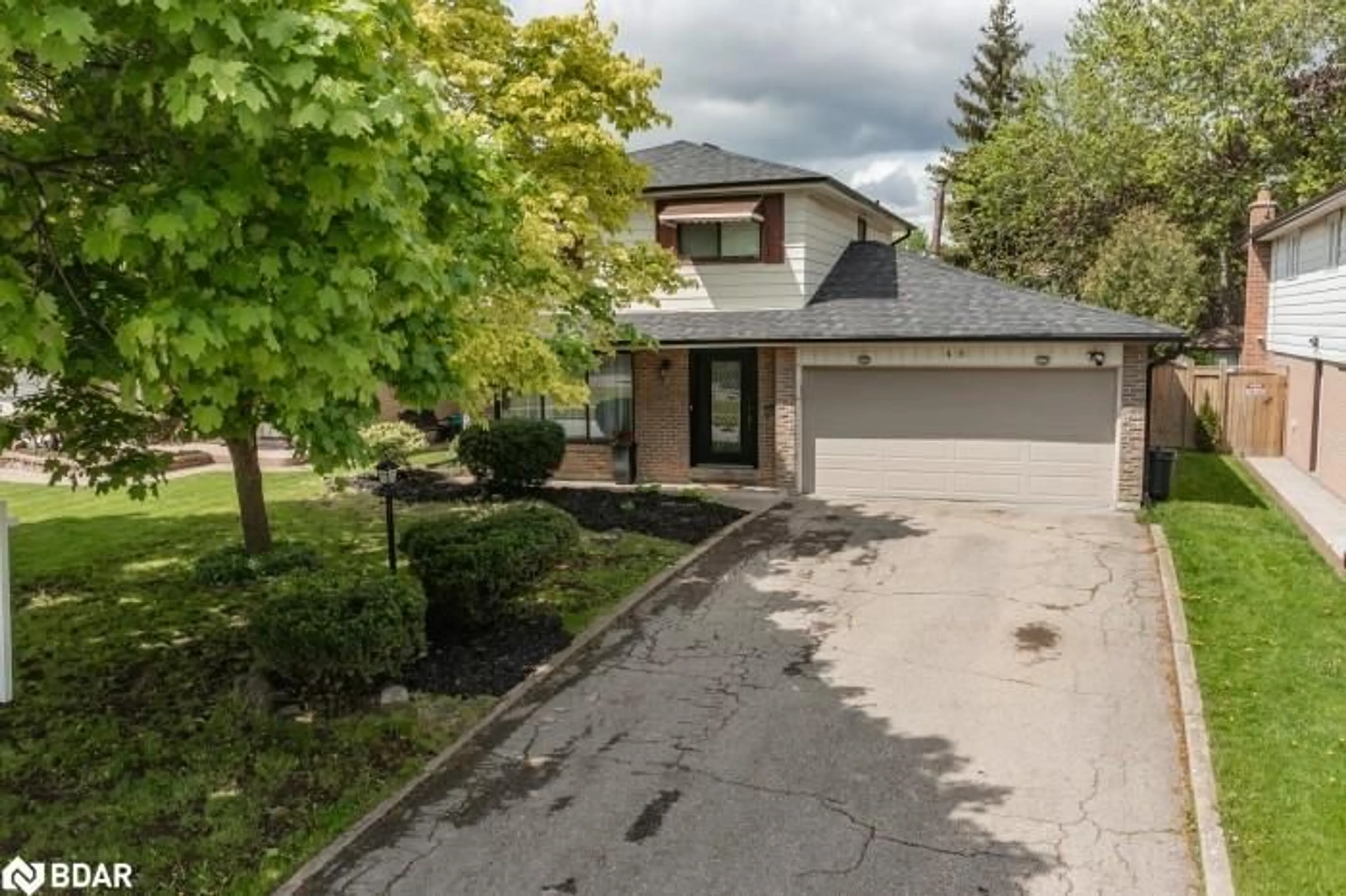 A pic from outside/outdoor area/front of a property/back of a property/a pic from drone, street for 46 Bartley Bull Pky, Brampton Ontario L6W 2J4