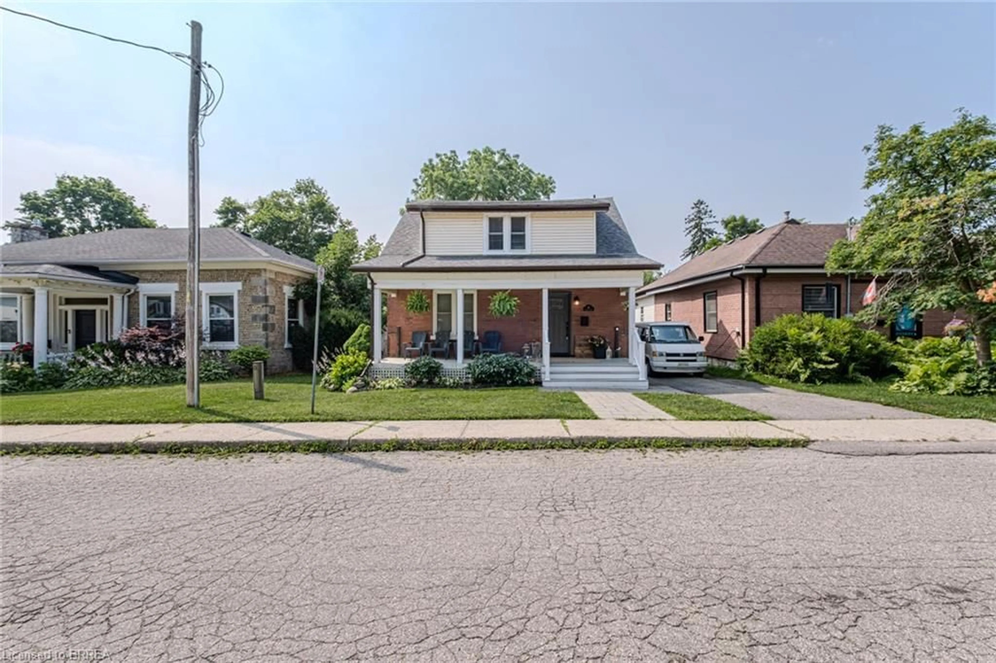 Unknown for 21 Queen St, Paris Ontario N3L 1C3