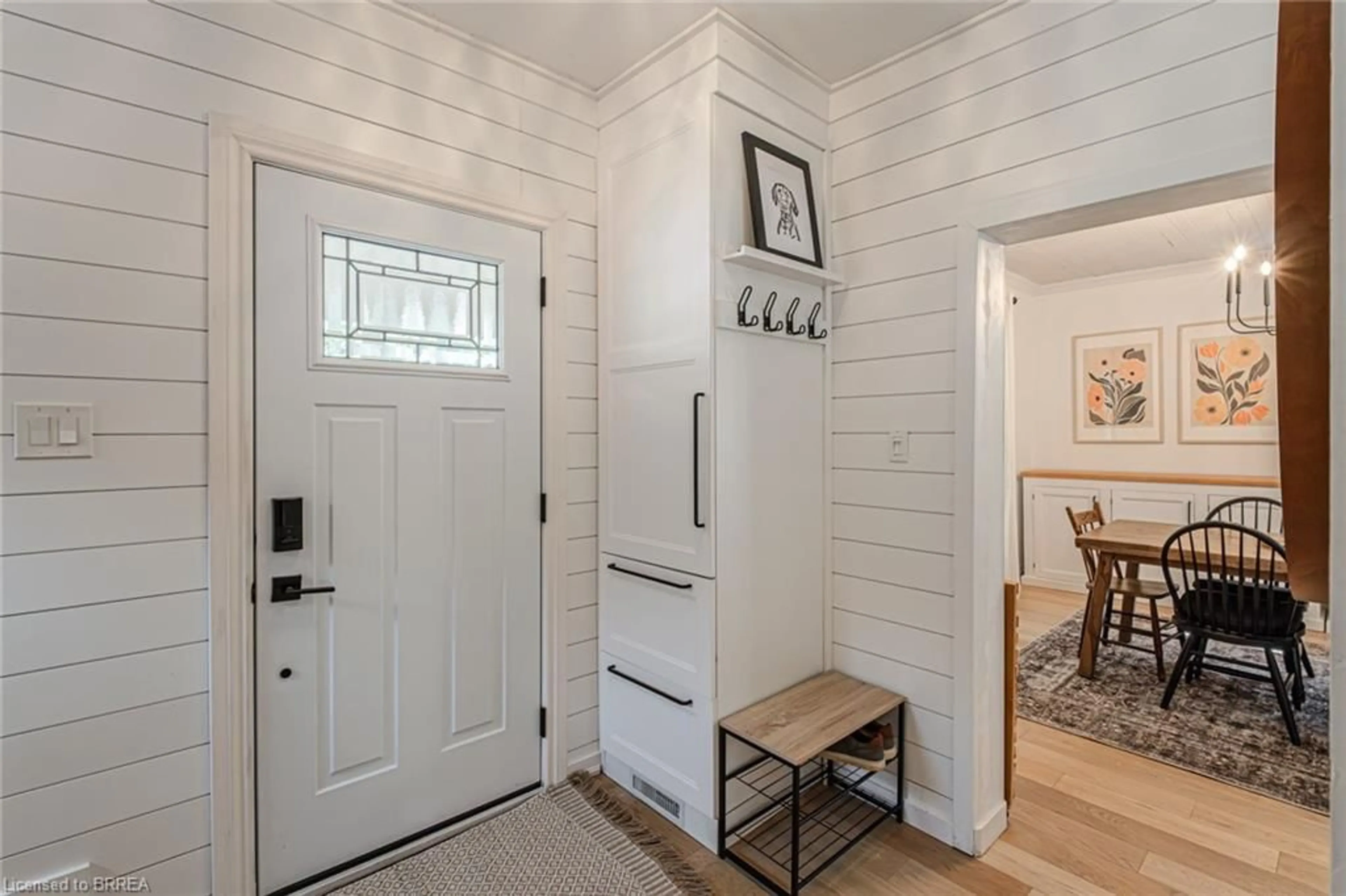 Indoor entryway for 21 Queen St, Paris Ontario N3L 1C3
