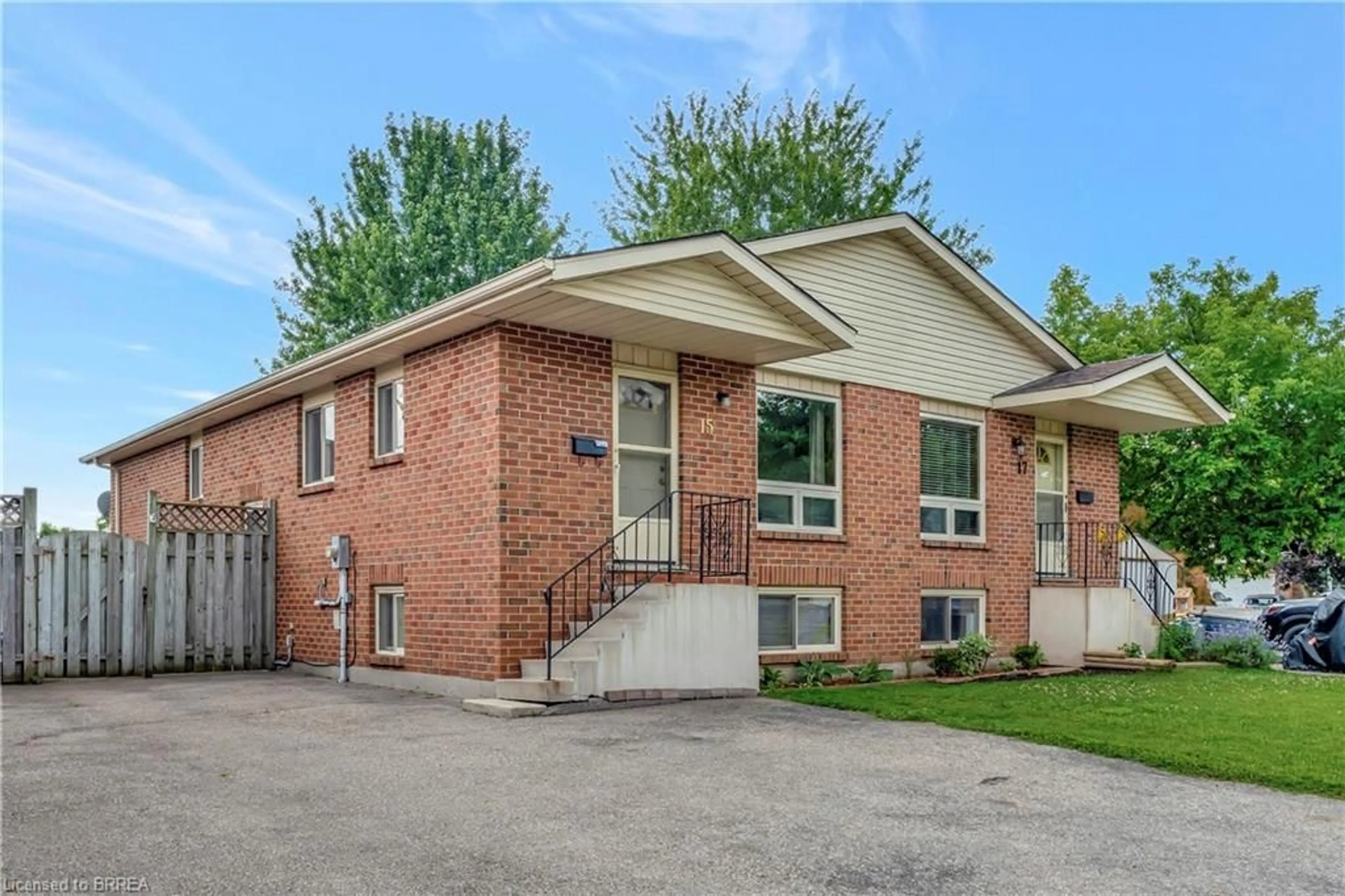 Home with brick exterior material, street for 15 Ivy Cres, Paris Ontario N3L 4A9