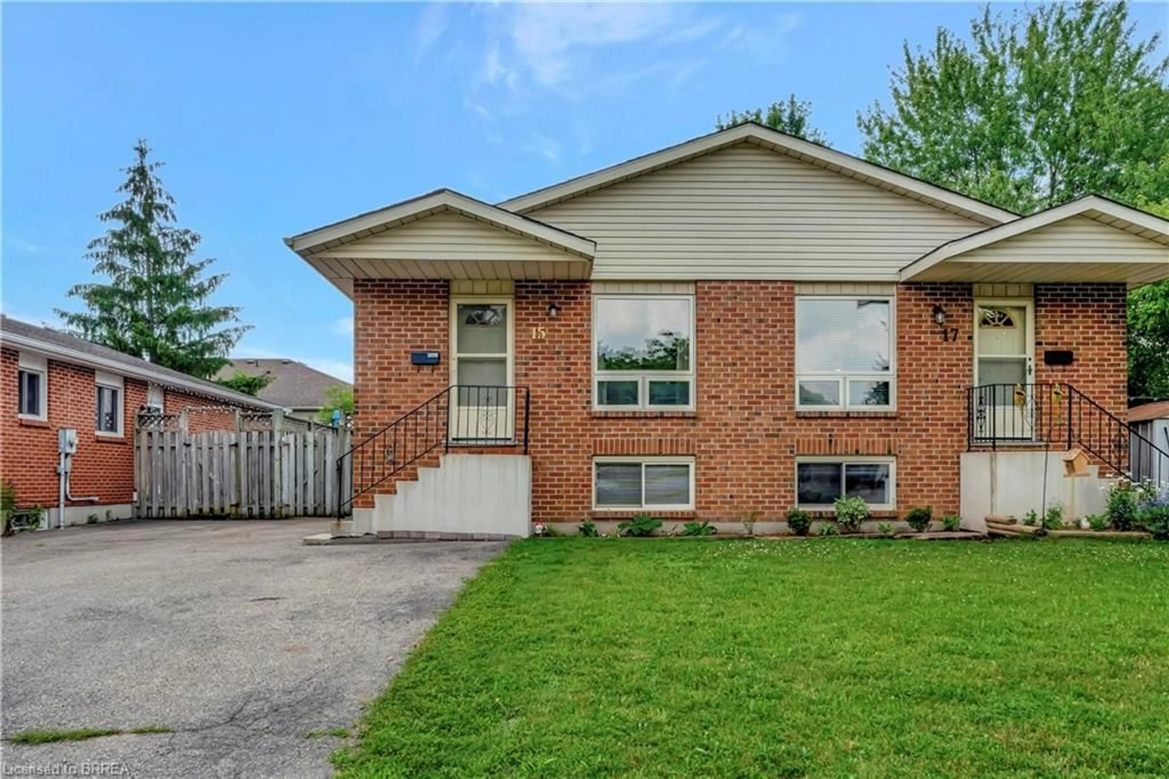 Home with brick exterior material, street for 15 Ivy Cres, Paris Ontario N3L 4A9