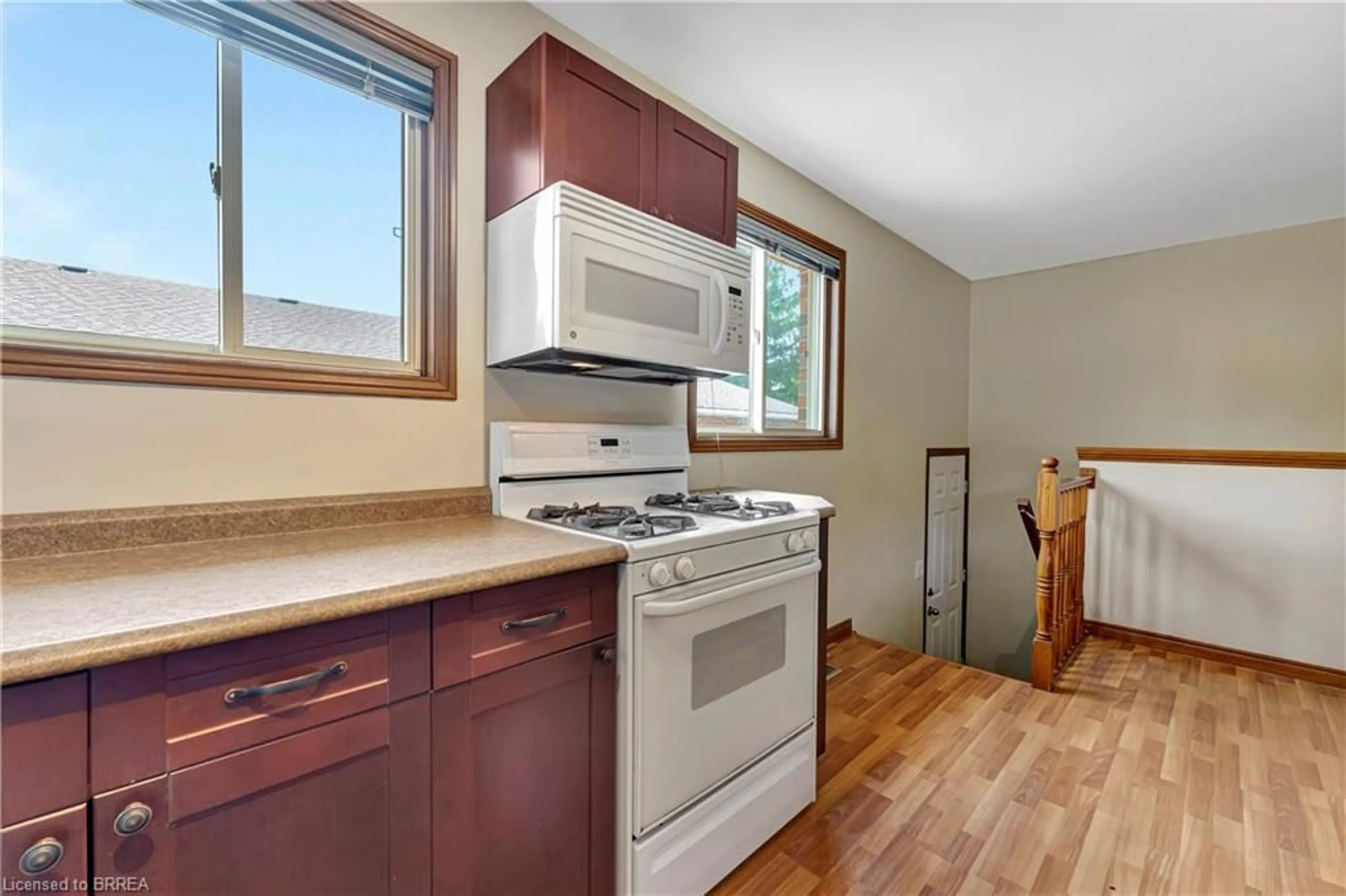 Standard kitchen, unknown for 15 Ivy Cres, Paris Ontario N3L 4A9