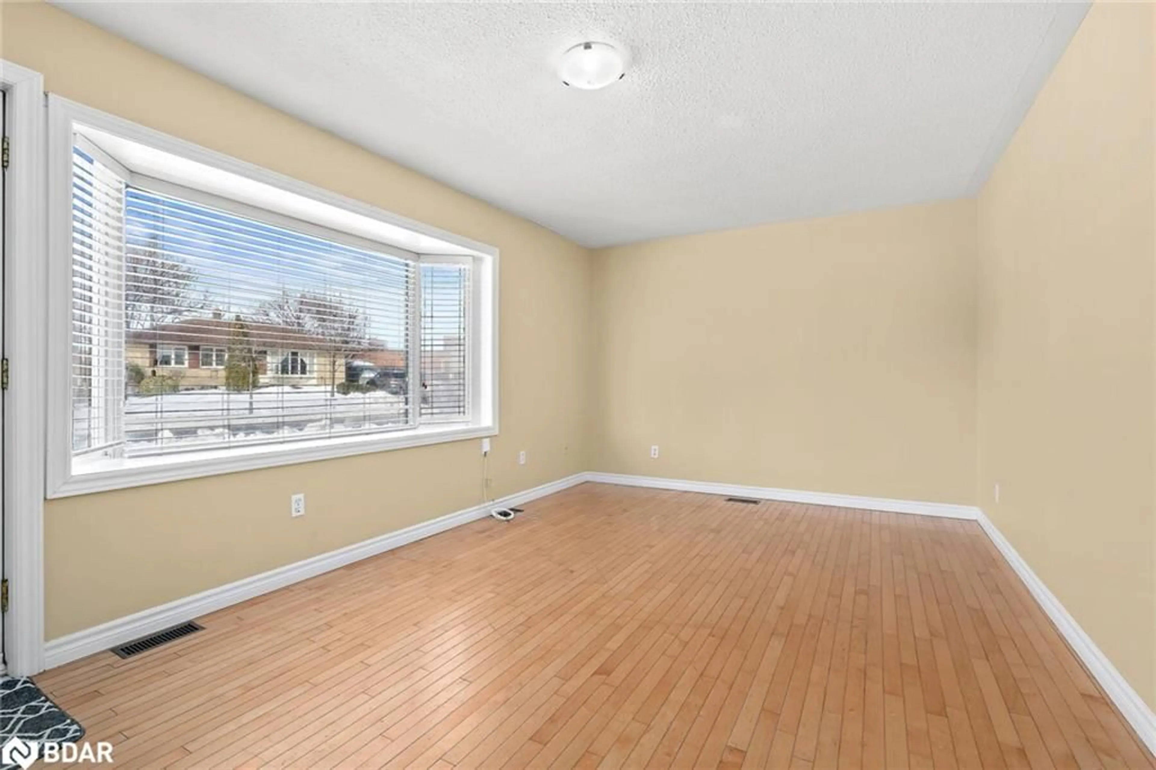 A pic of a room for 7 Rexway Dr, Georgetown Ontario L7G 3N7