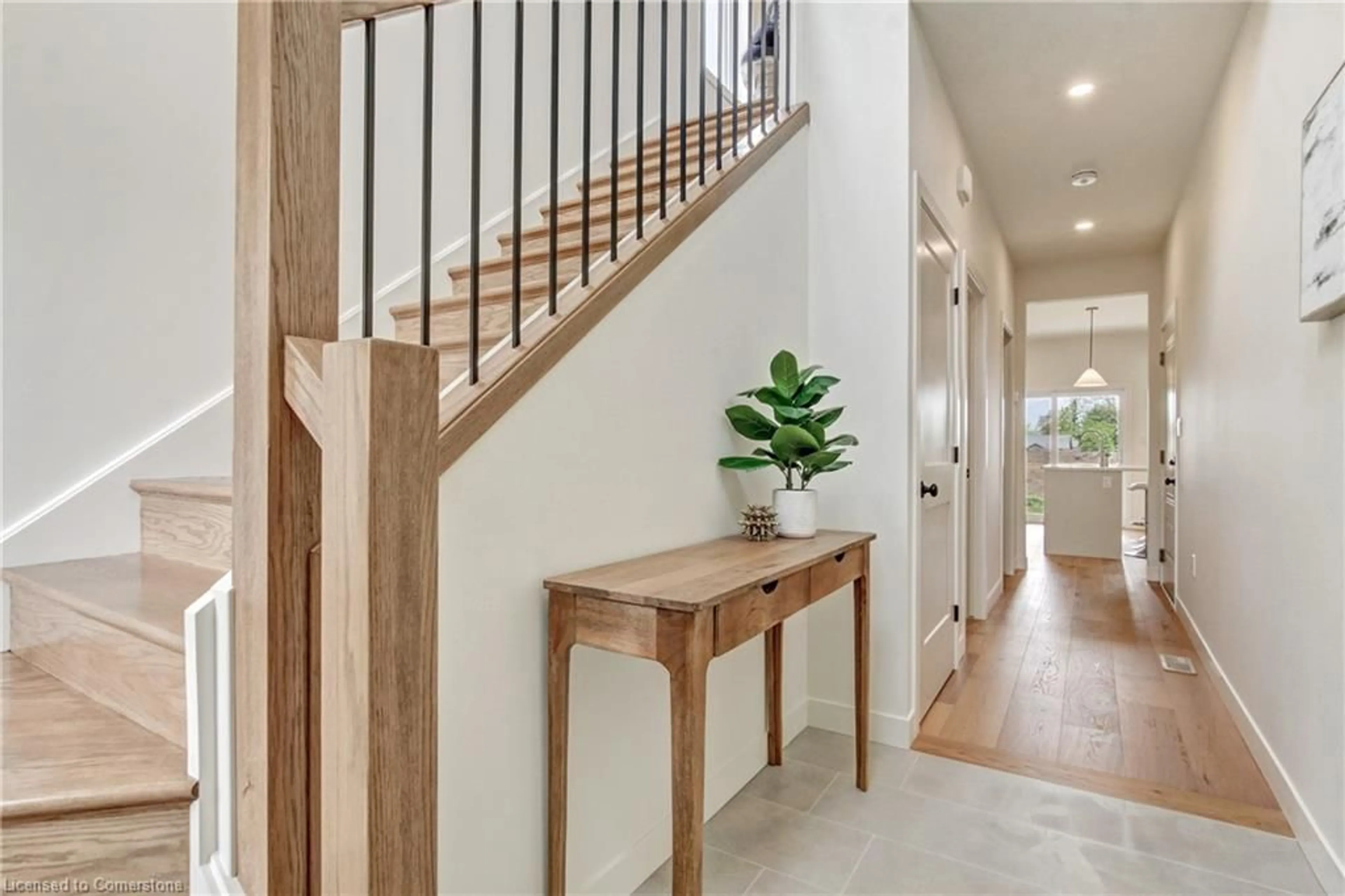 Indoor entryway for 204 William St, Delhi Ontario N4B 1M8