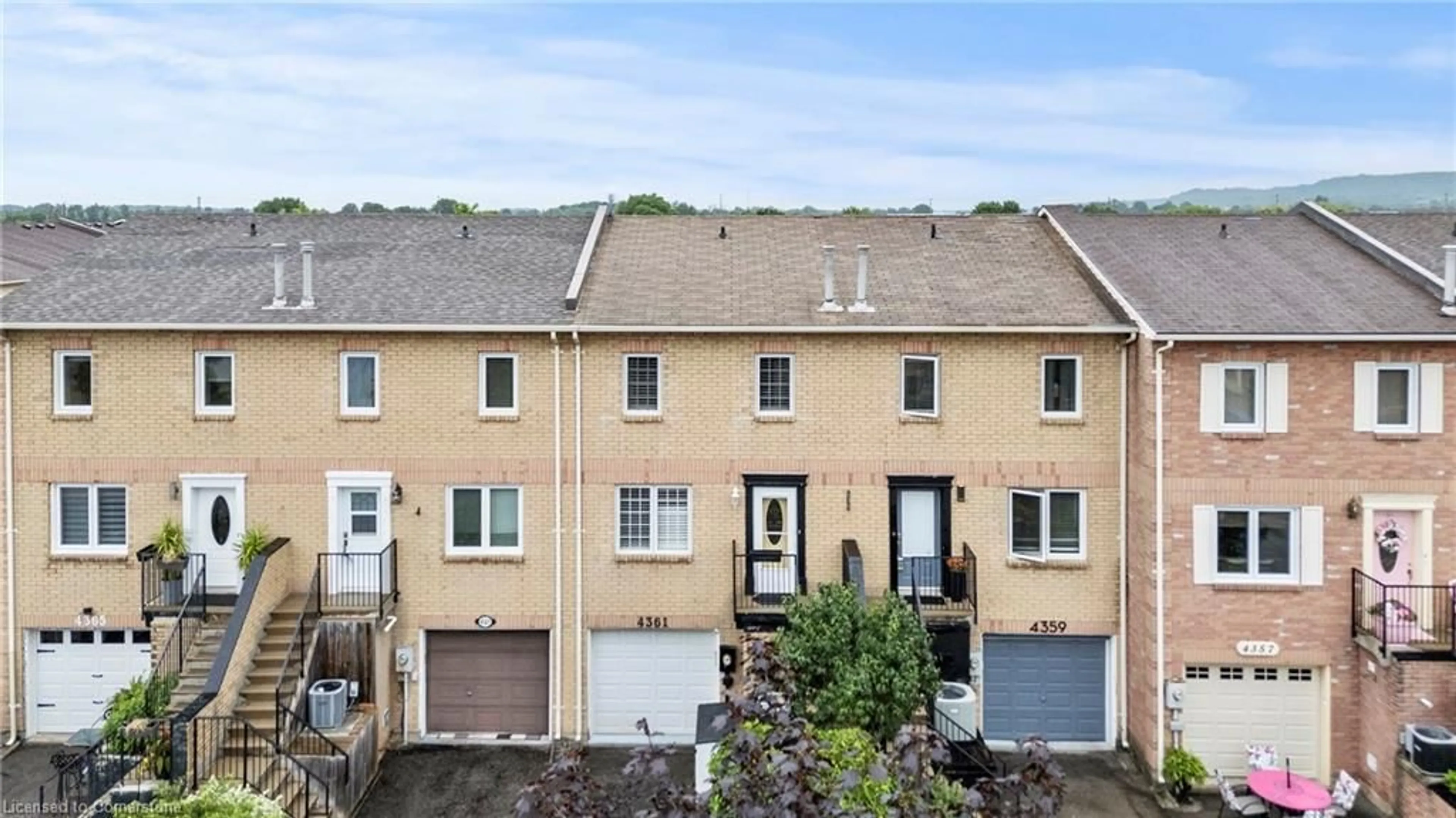 A pic from outside/outdoor area/front of a property/back of a property/a pic from drone, street for 4361 Arejay Ave, Lincoln Ontario L3J 0P4