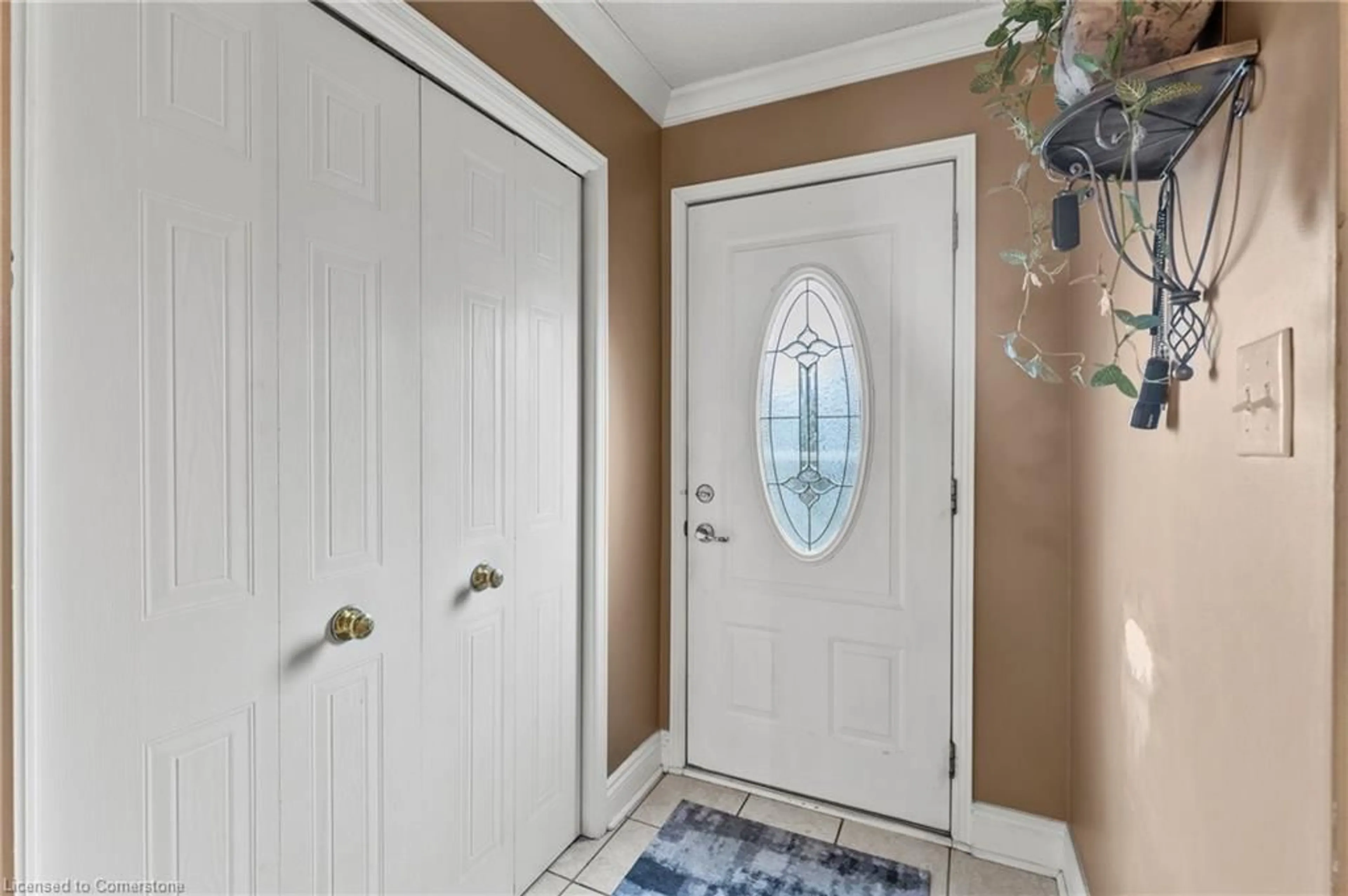 Indoor entryway for 4361 Arejay Ave, Lincoln Ontario L3J 0P4