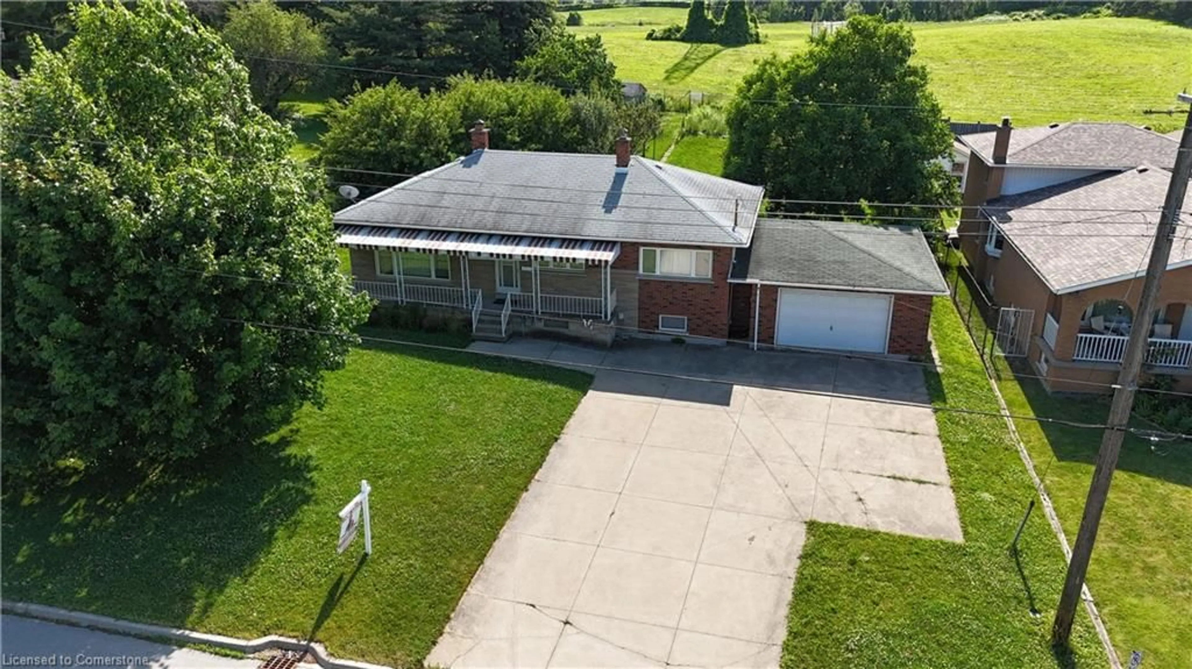 A pic from outside/outdoor area/front of a property/back of a property/a pic from drone, street for 392 Upper Horning Rd, Hamilton Ontario L9C 7P5