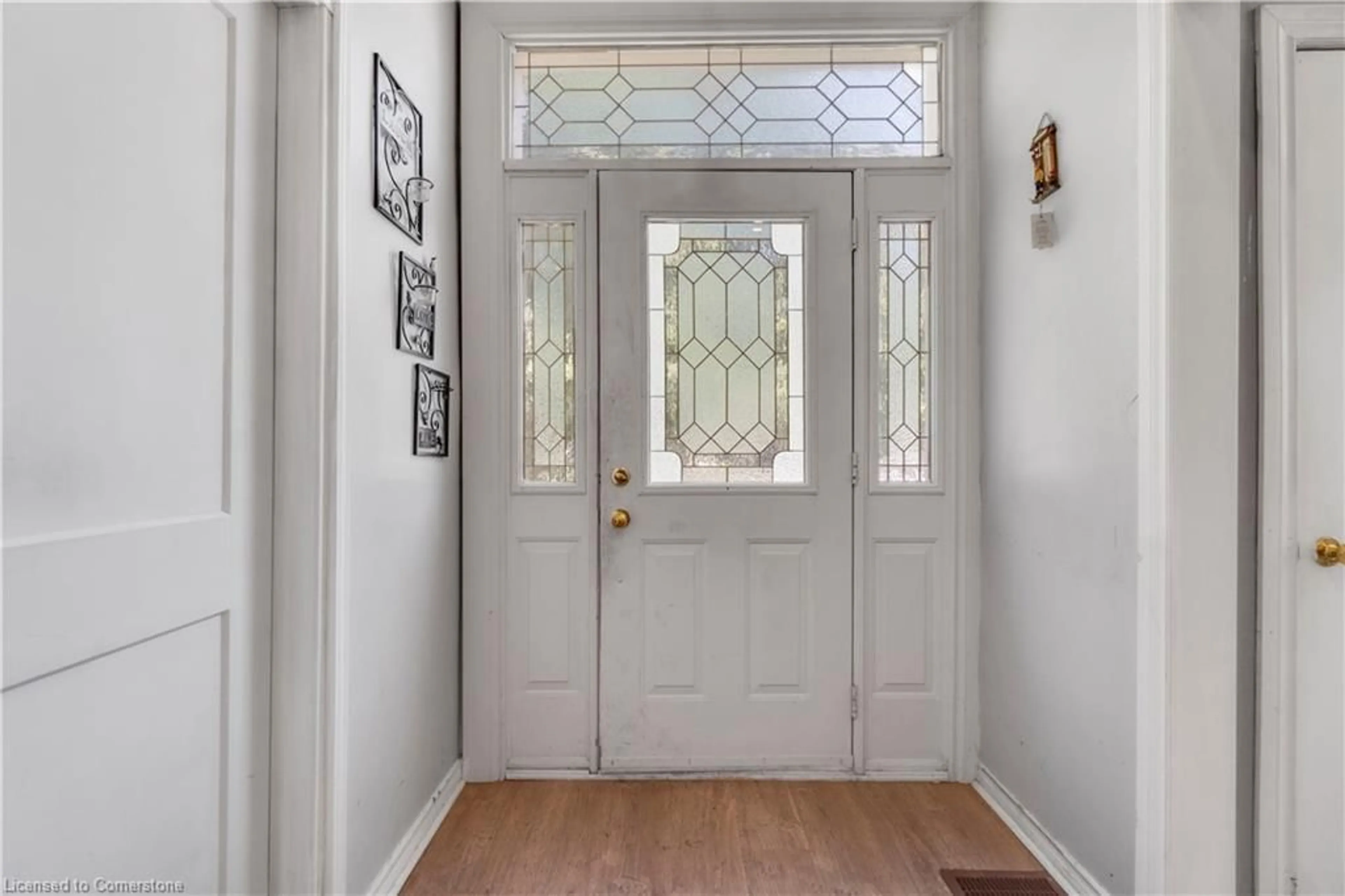 Indoor entryway for 242 Queenston Rd, Cambridge Ontario N3H 3J2