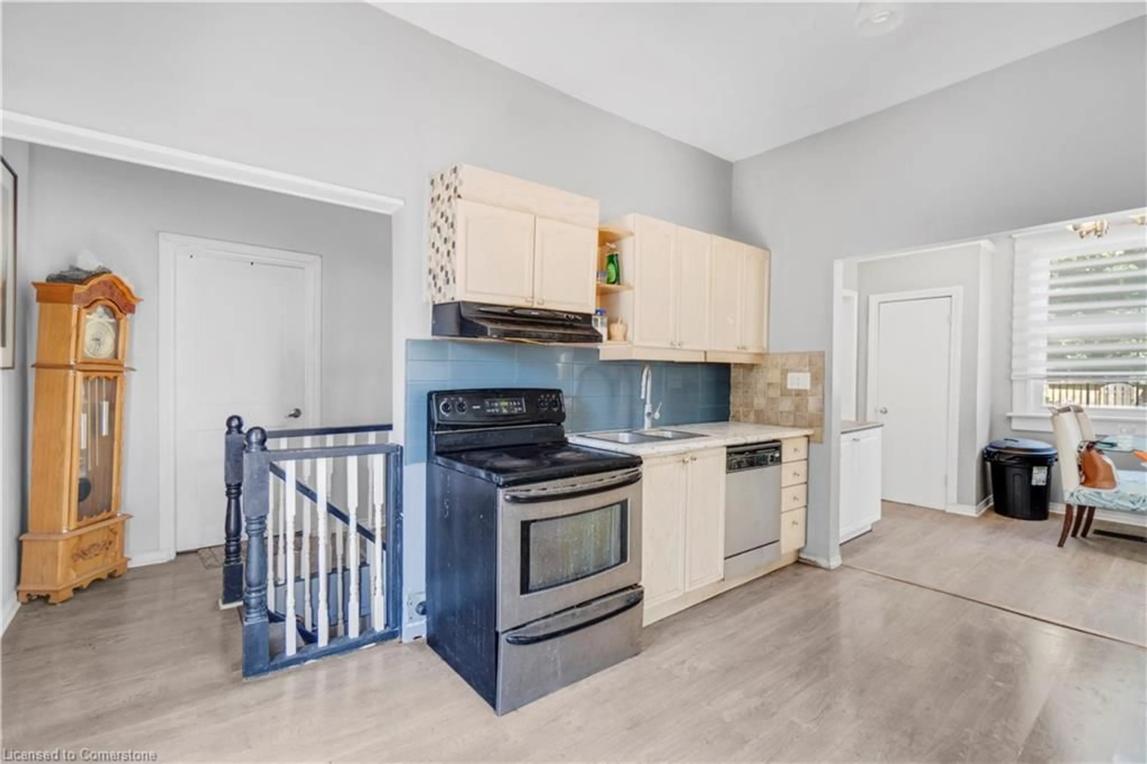 Standard kitchen, unknown for 242 Queenston Rd, Cambridge Ontario N3H 3J2