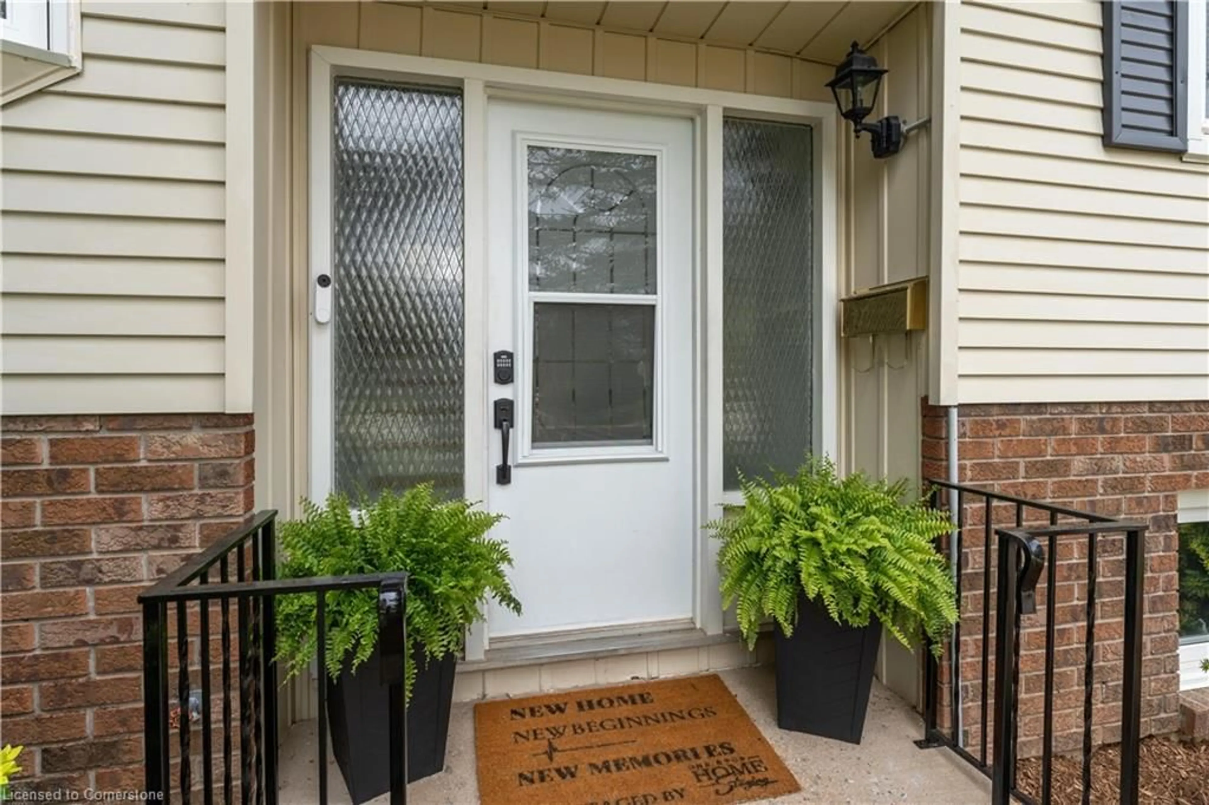 Indoor entryway for 123 Wade Rd, Smithville Ontario L0R 2A0