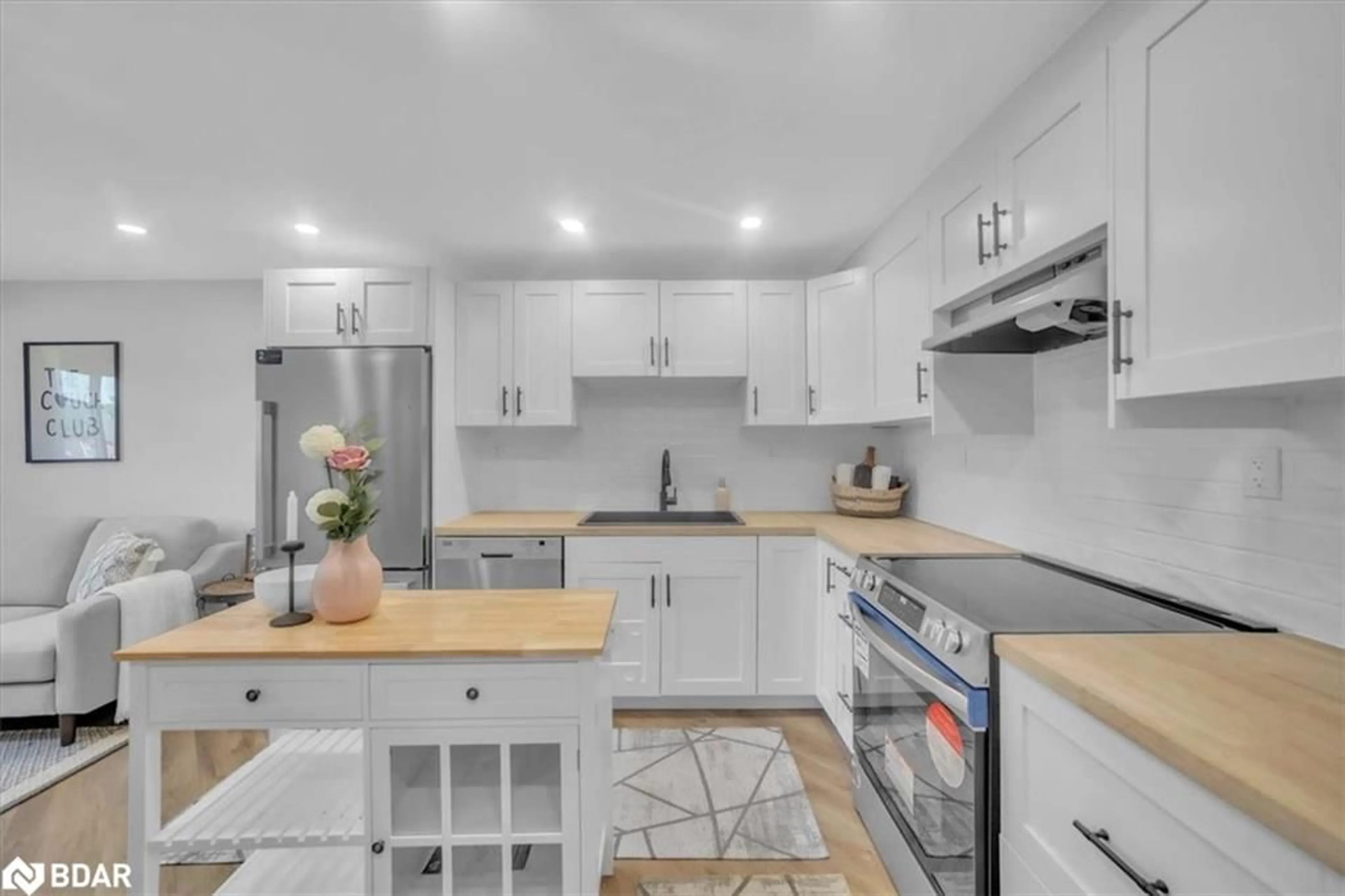 Open concept kitchen, unknown for 80 Mcanulty Blvd, Hamilton Ontario L8H 3H1