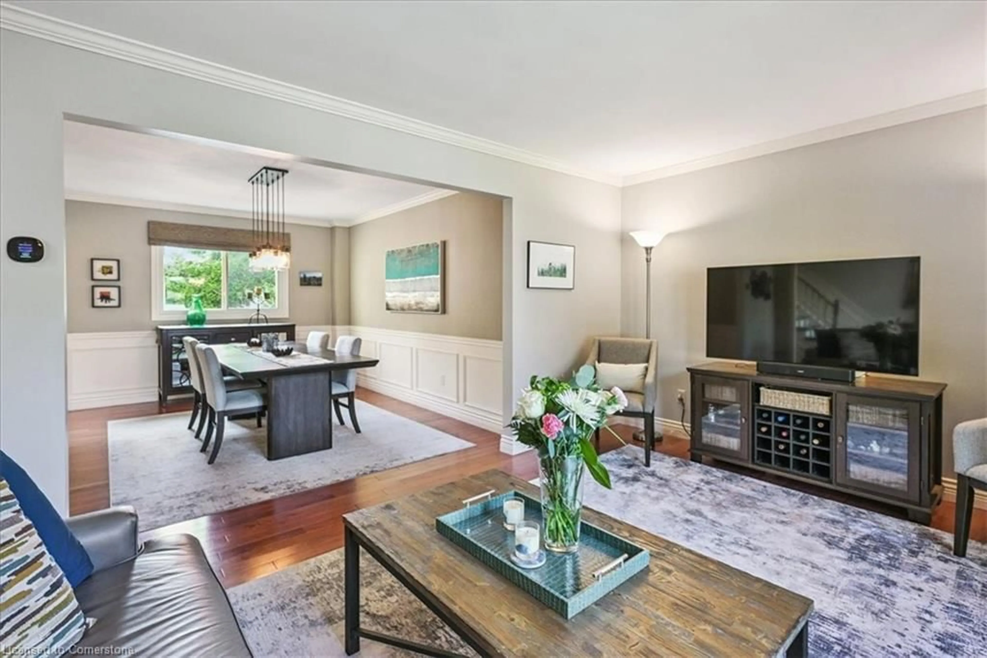 Living room with furniture, unknown for 2205 Previn Crt, Burlington Ontario L7P 4J3