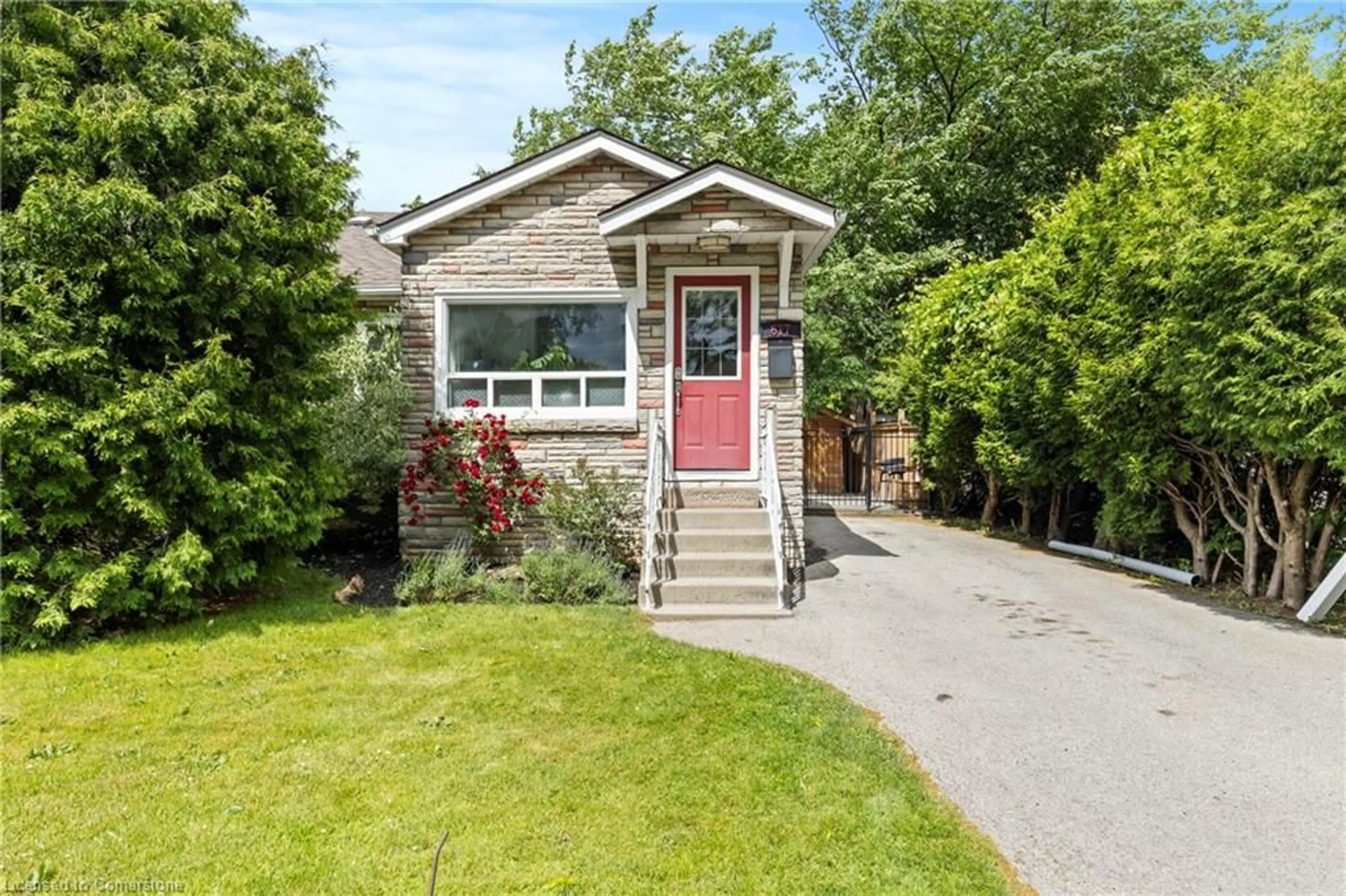 Home with vinyl exterior material, street for 617 Clark Ave, Burlington Ontario L7S 1P1