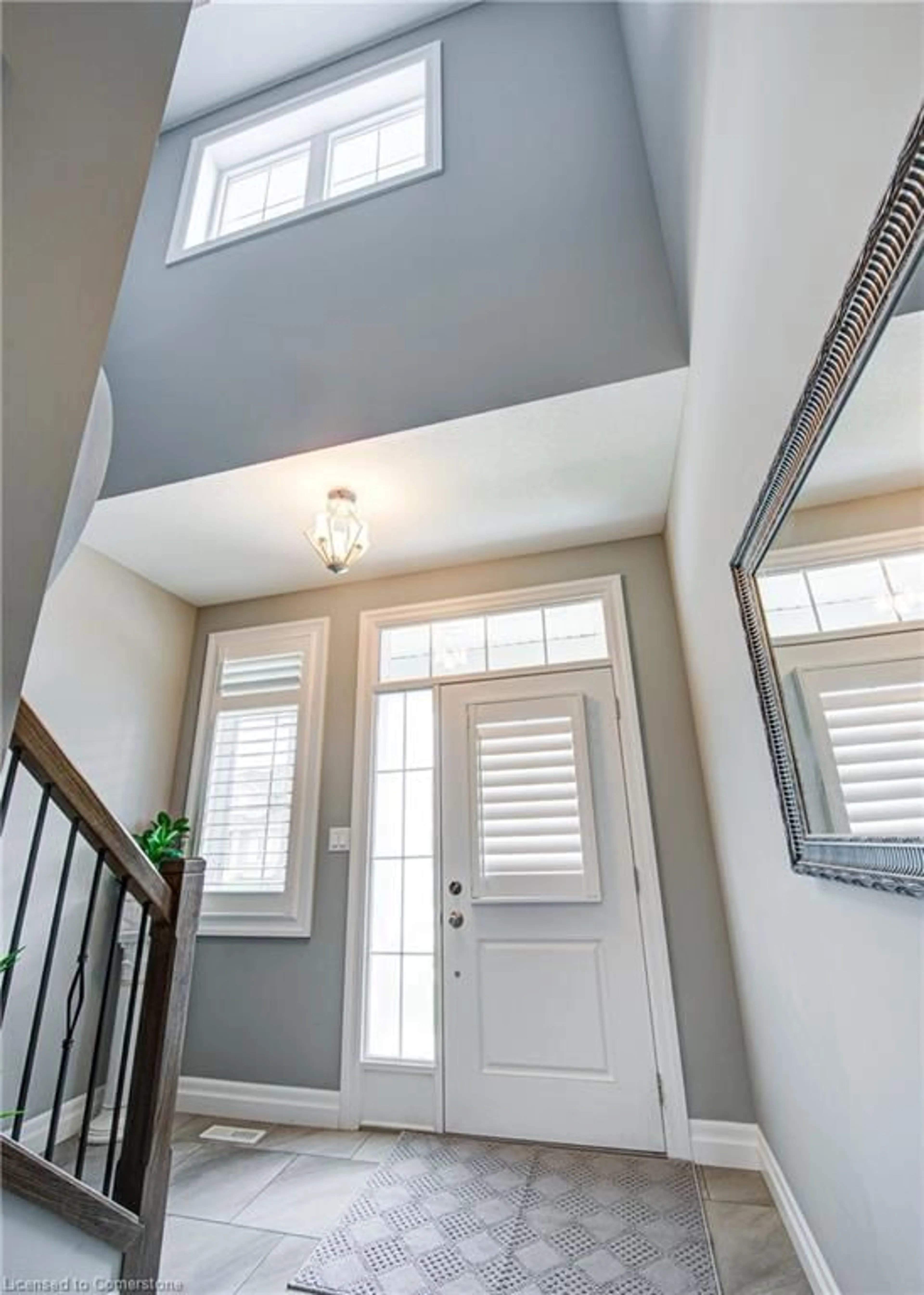 Indoor entryway for 943 Downing Dr, Woodstock Ontario N4T 0E1