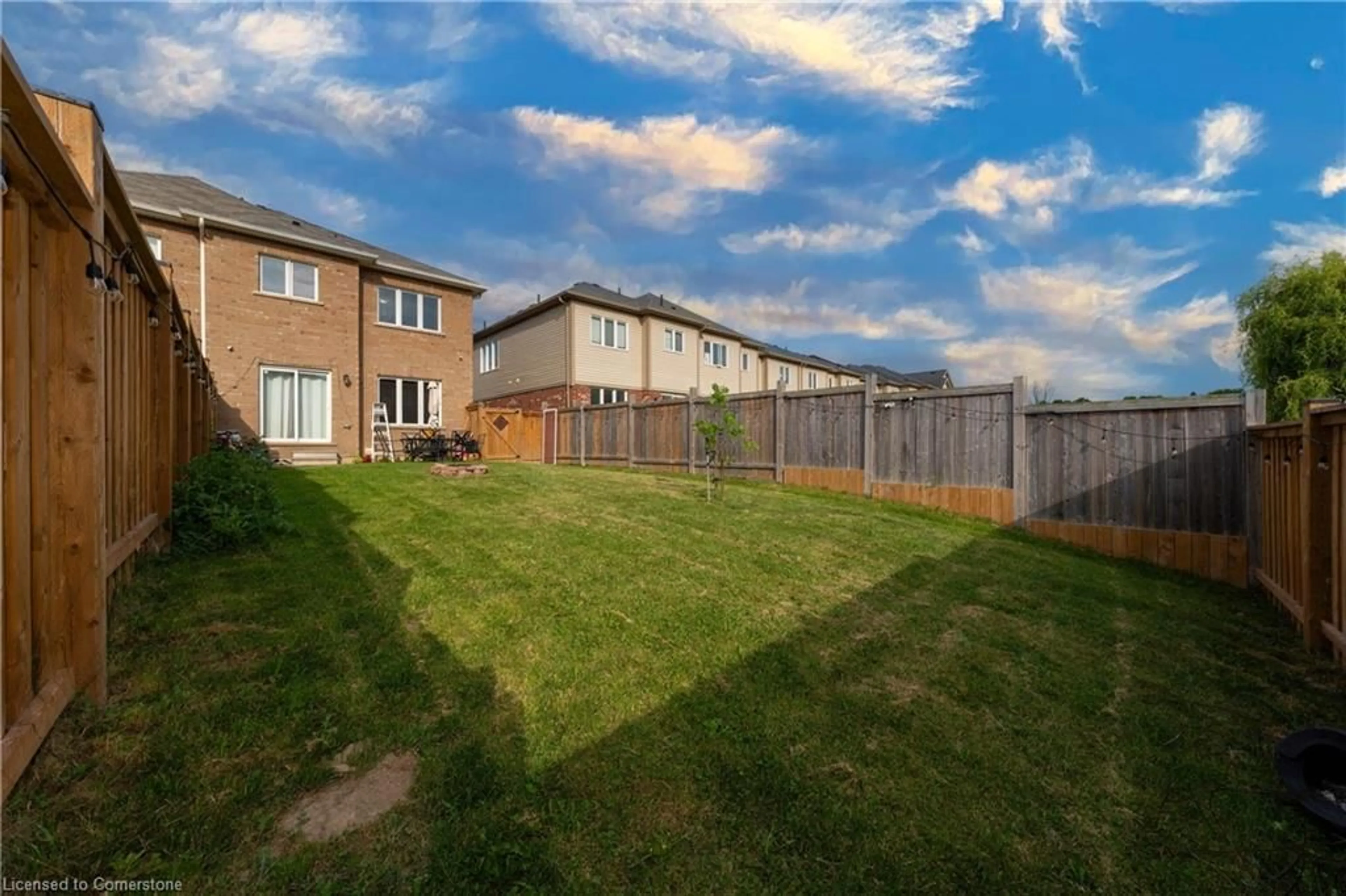 A pic from outside/outdoor area/front of a property/back of a property/a pic from drone, street for 268 Powell Rd, Brantford Ontario N3T 0J5
