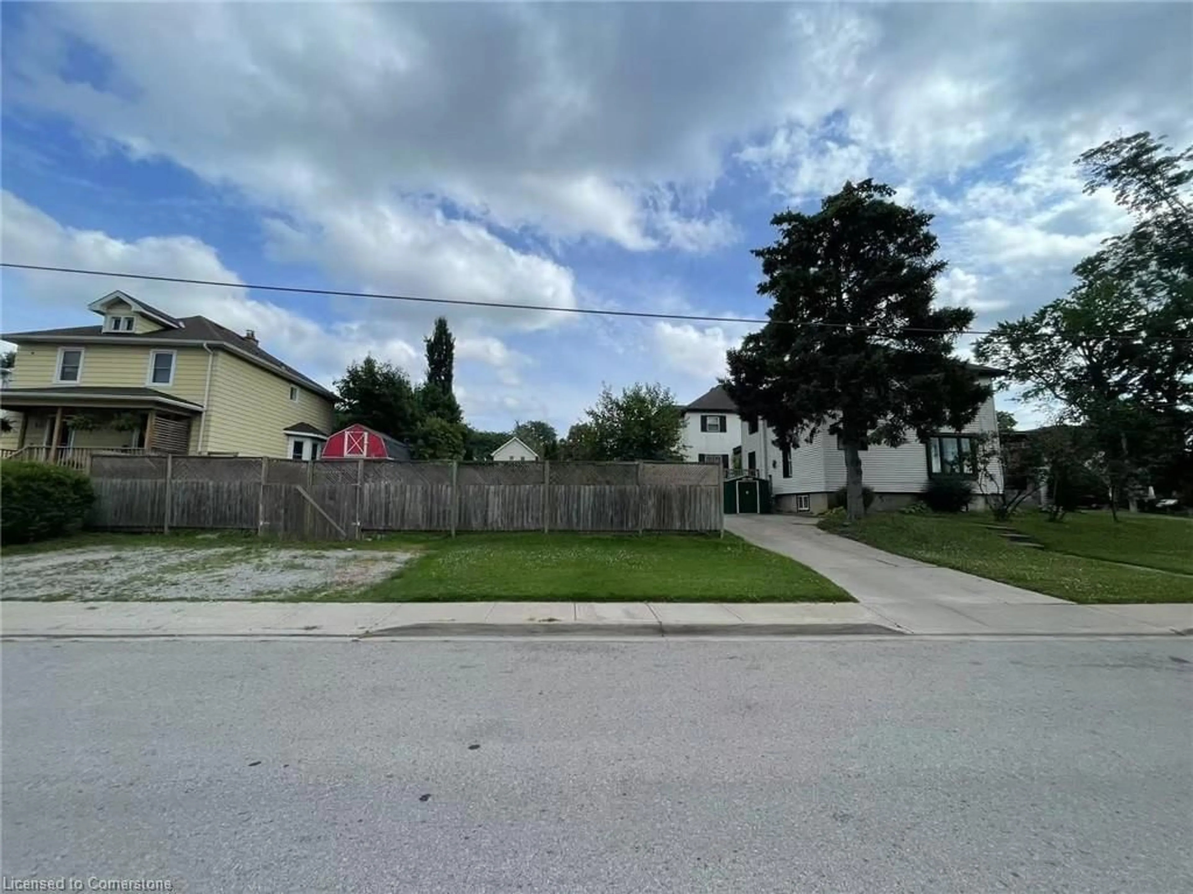 A pic from outside/outdoor area/front of a property/back of a property/a pic from drone, street for 12 Carleton St, Thorold Ontario L2V 2A3