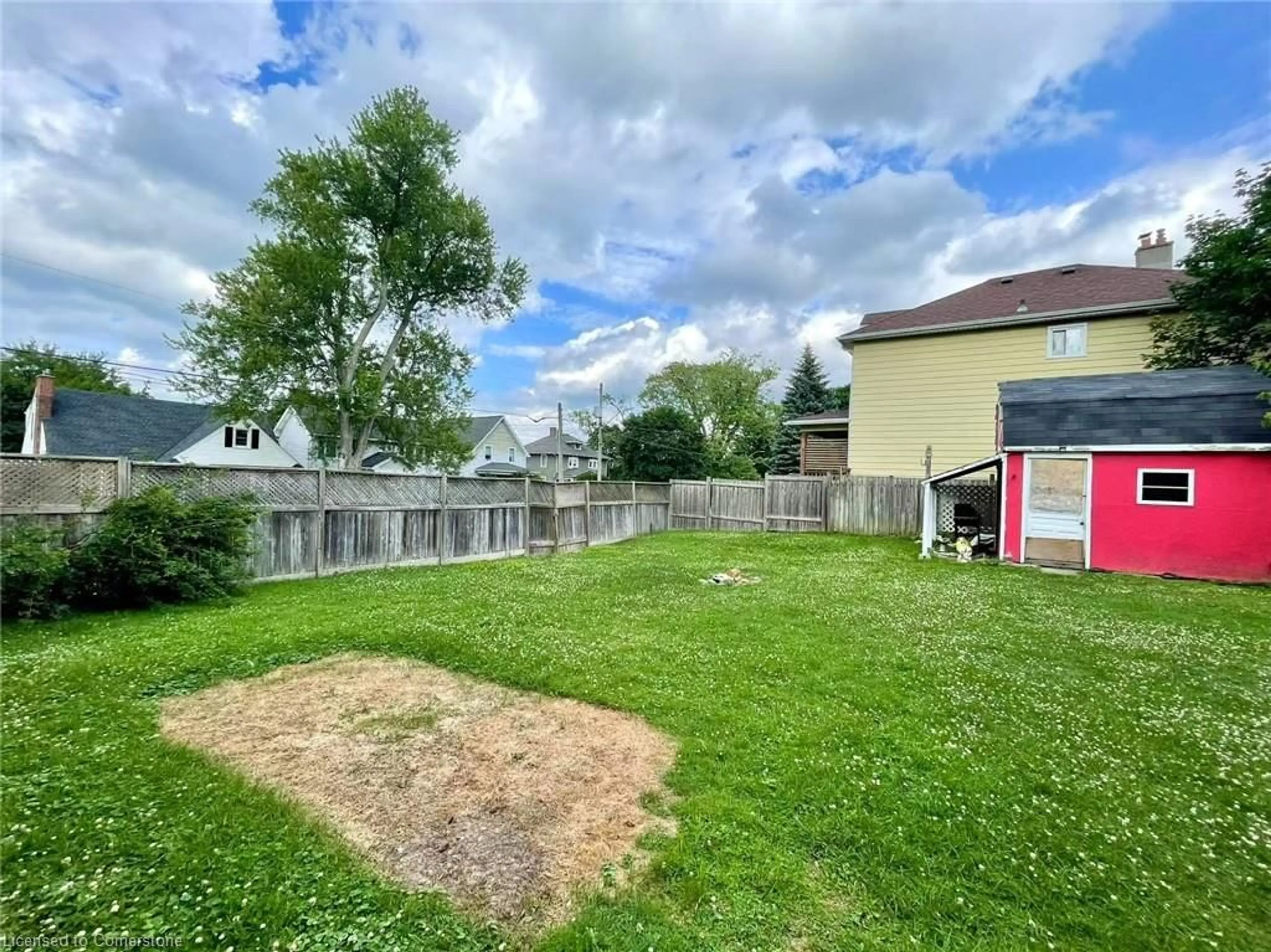 A pic from outside/outdoor area/front of a property/back of a property/a pic from drone, unknown for 12 Carleton St, Thorold Ontario L2V 2A3