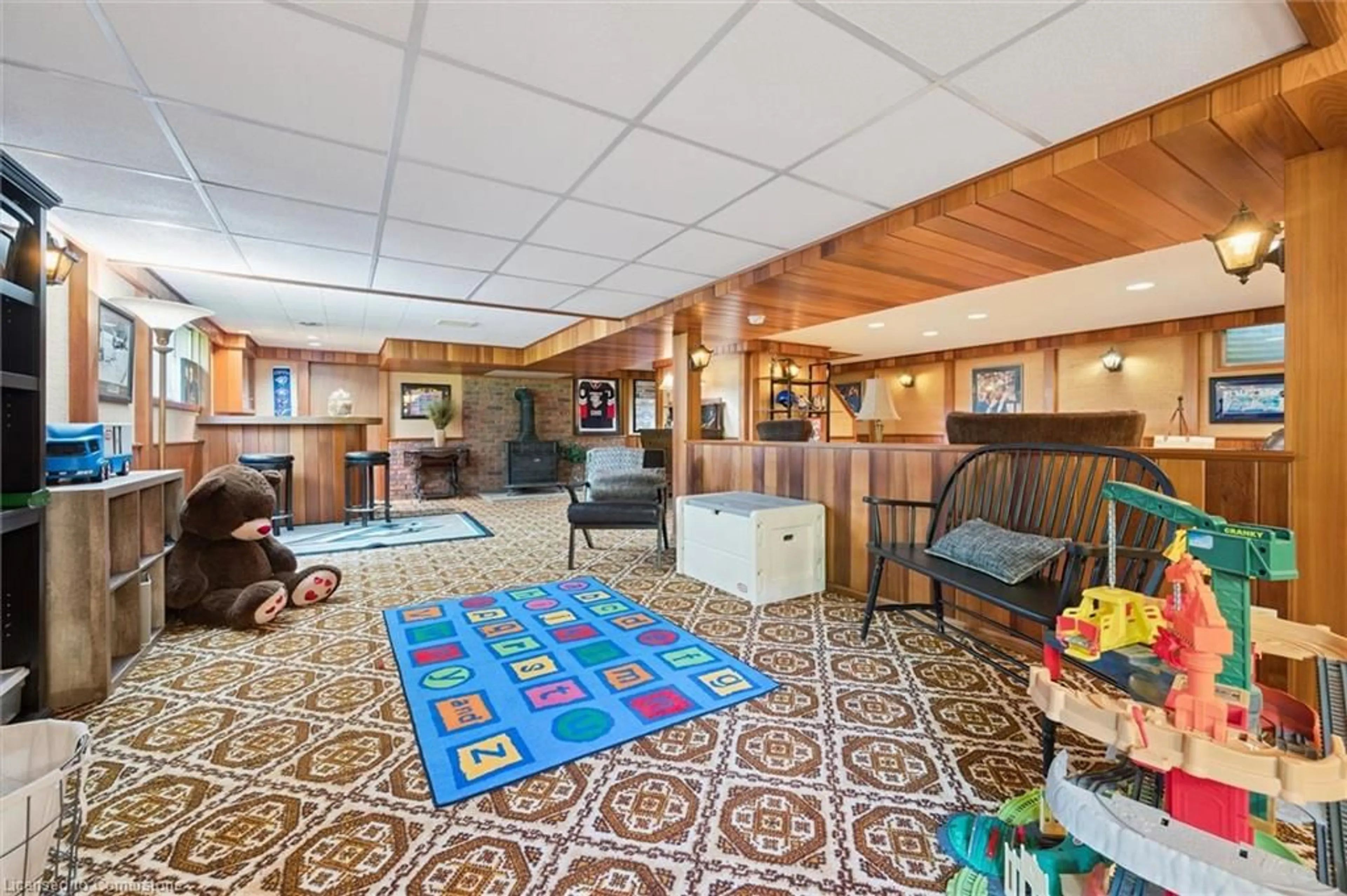 Lobby for 15 Meadowlark Rd, Elmira Ontario N3B 1T7