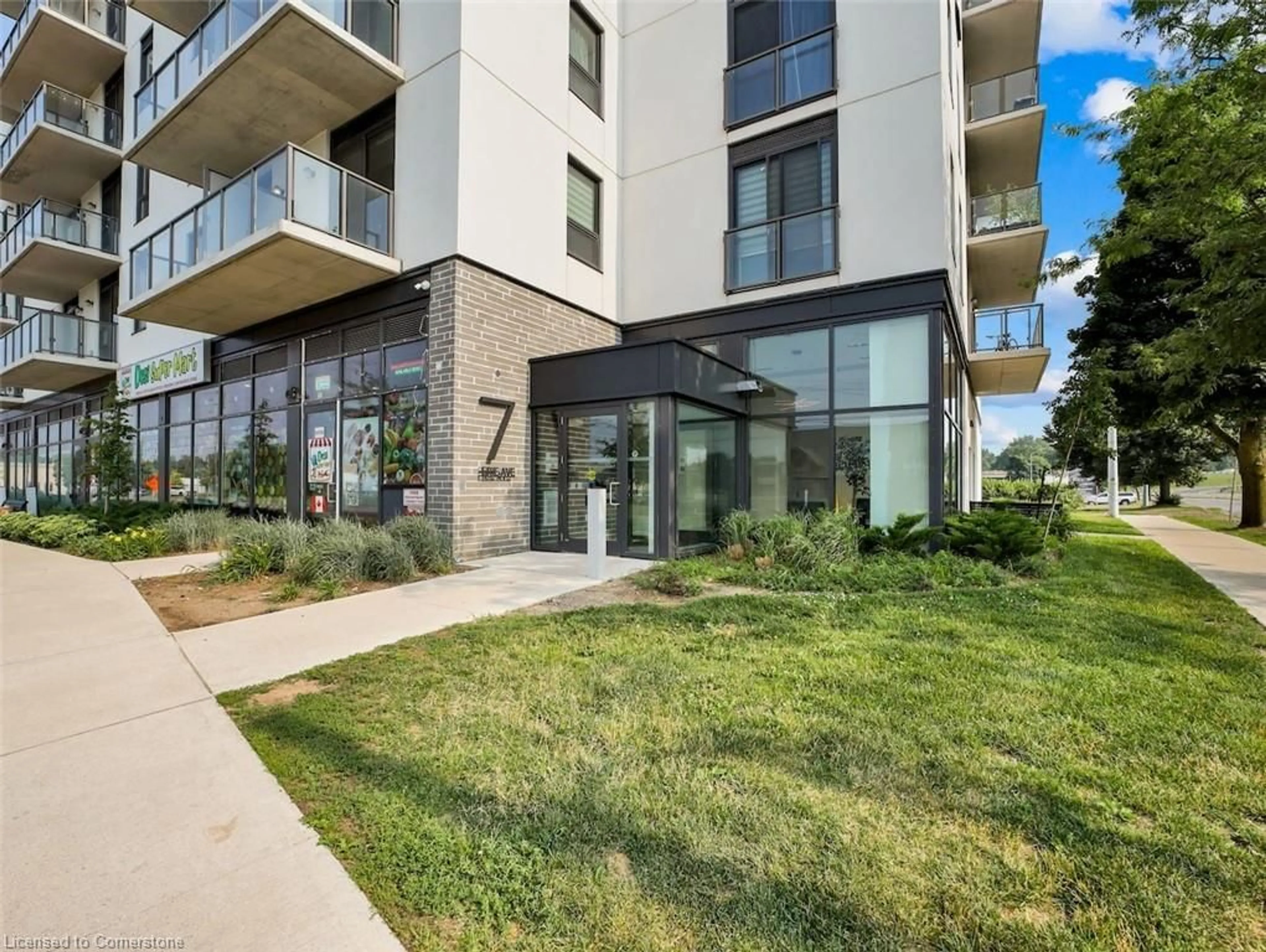 Indoor foyer for 7 Erie Ave #414, Brantford Ontario N3S 0K5