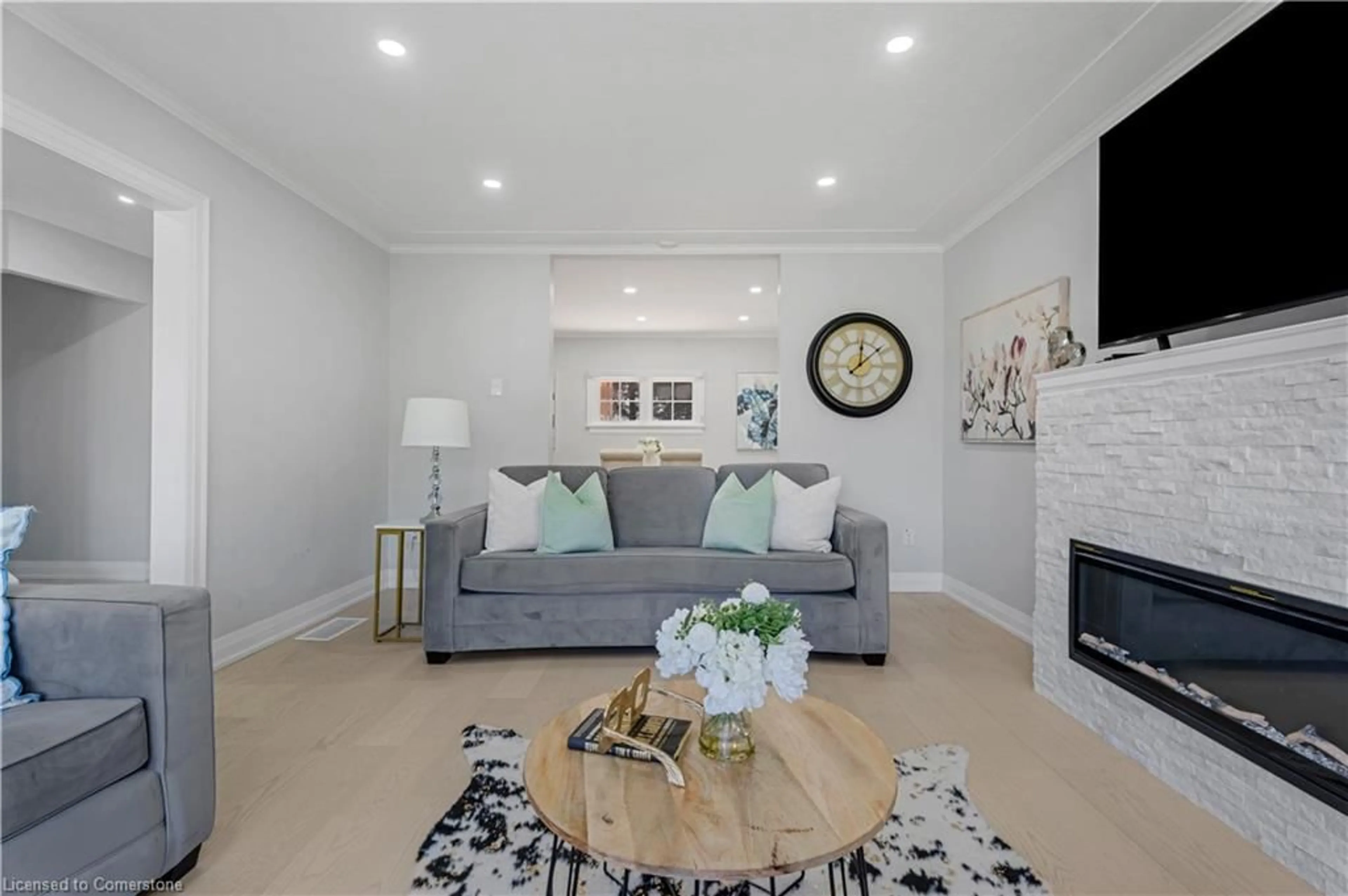Living room with furniture, unknown for 324 Mcneilly Rd, Stoney Creek Ontario L8E 5H4