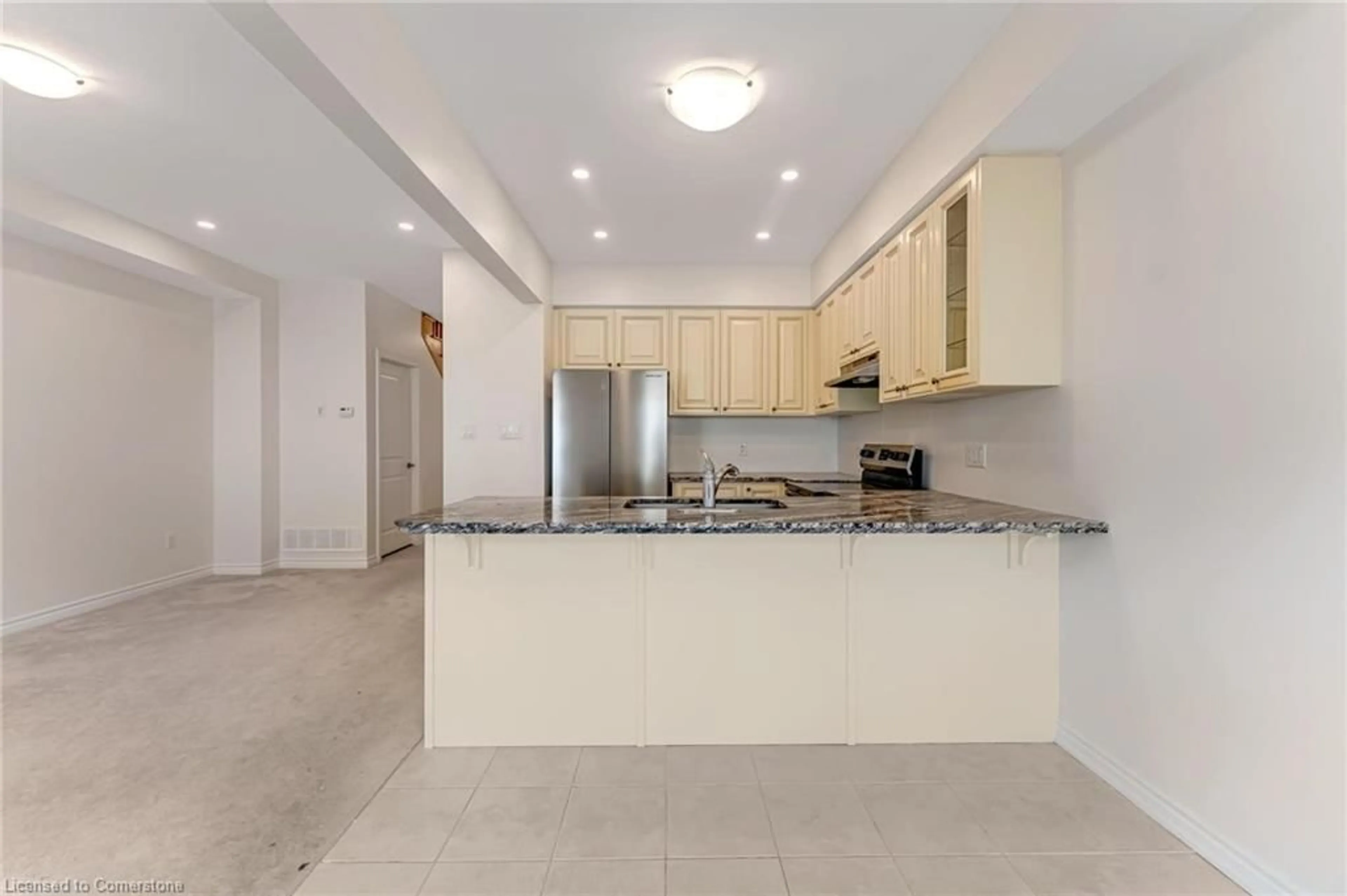 Open concept kitchen, ceramic/tile floor for 515 Garner Rd #44, Ancaster Ontario L9G 0H5