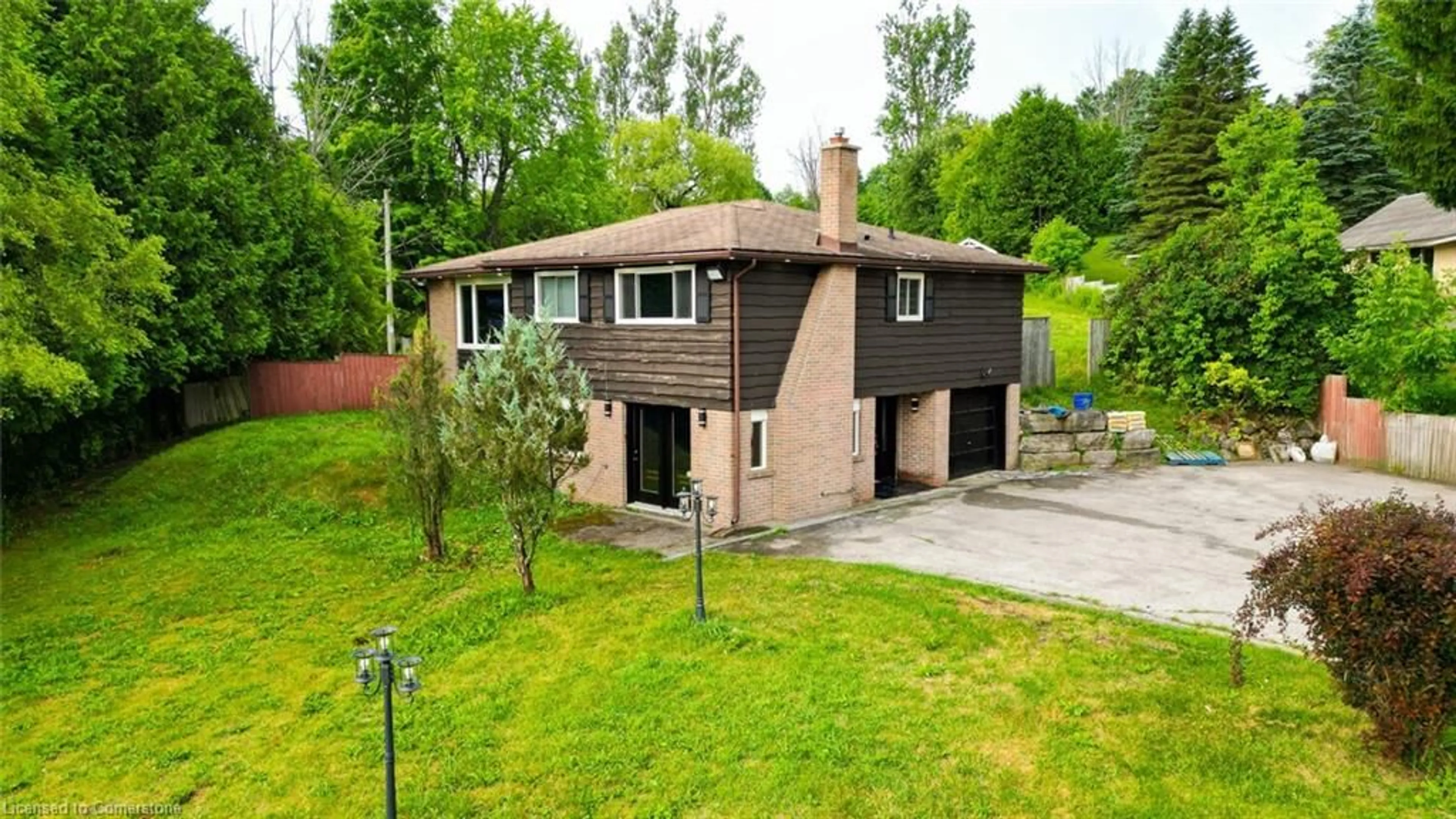 A pic from outside/outdoor area/front of a property/back of a property/a pic from drone, street for 5172 Trafaglar Road Rd, Erin Ontario N0B 1T0