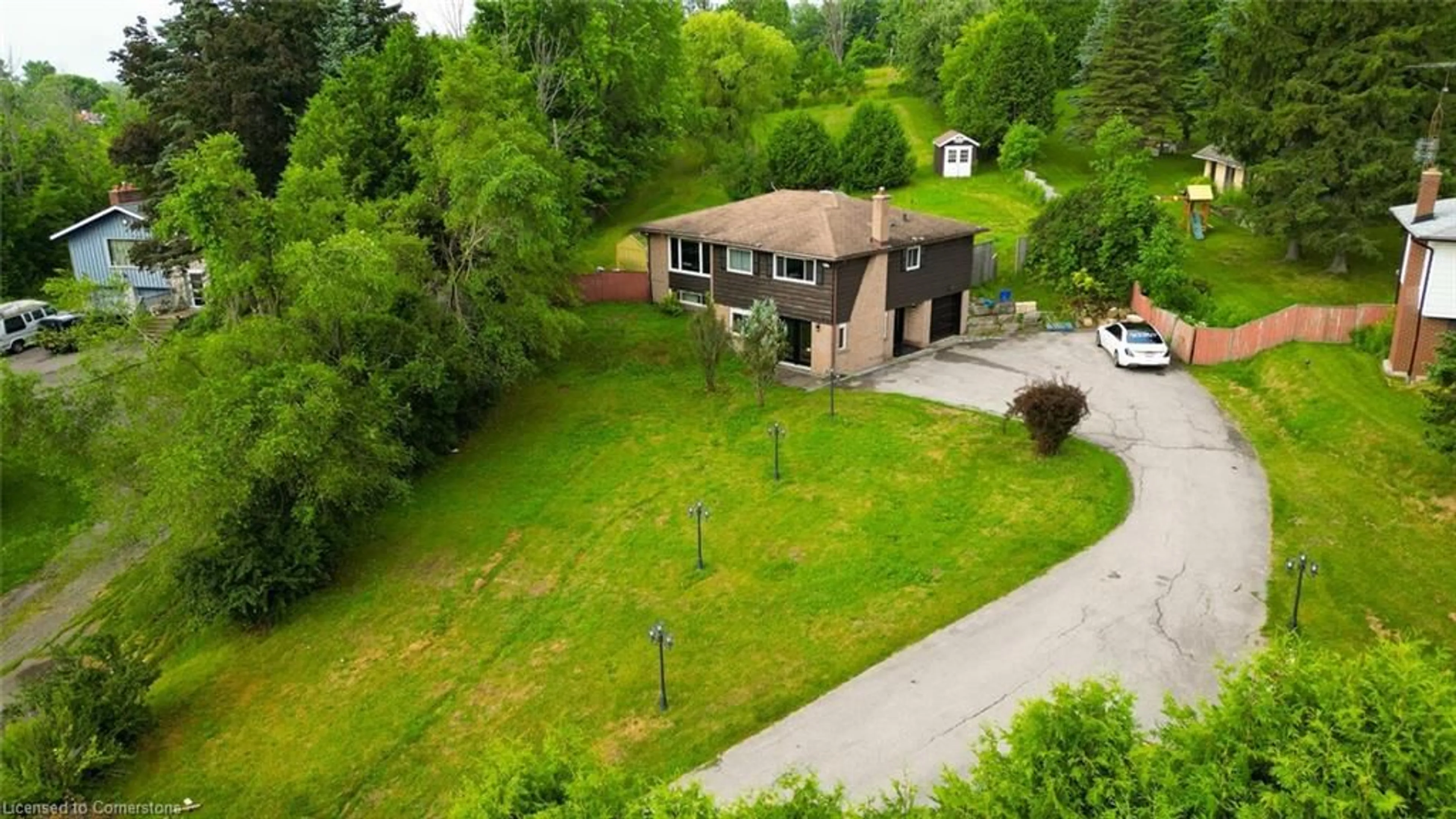 A pic from outside/outdoor area/front of a property/back of a property/a pic from drone, unknown for 5172 Trafaglar Road Rd, Erin Ontario N0B 1T0